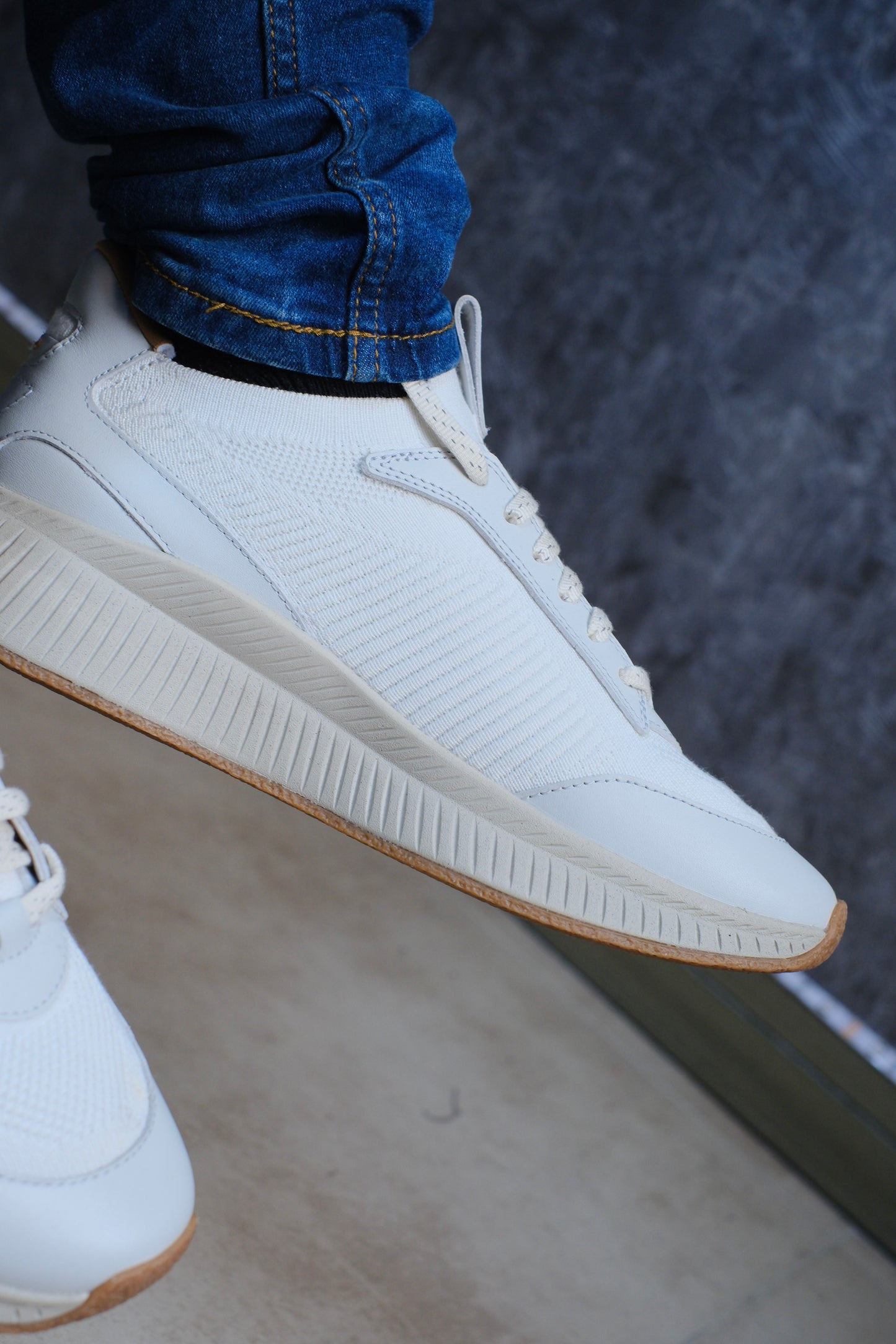 Tenis HUG Beige