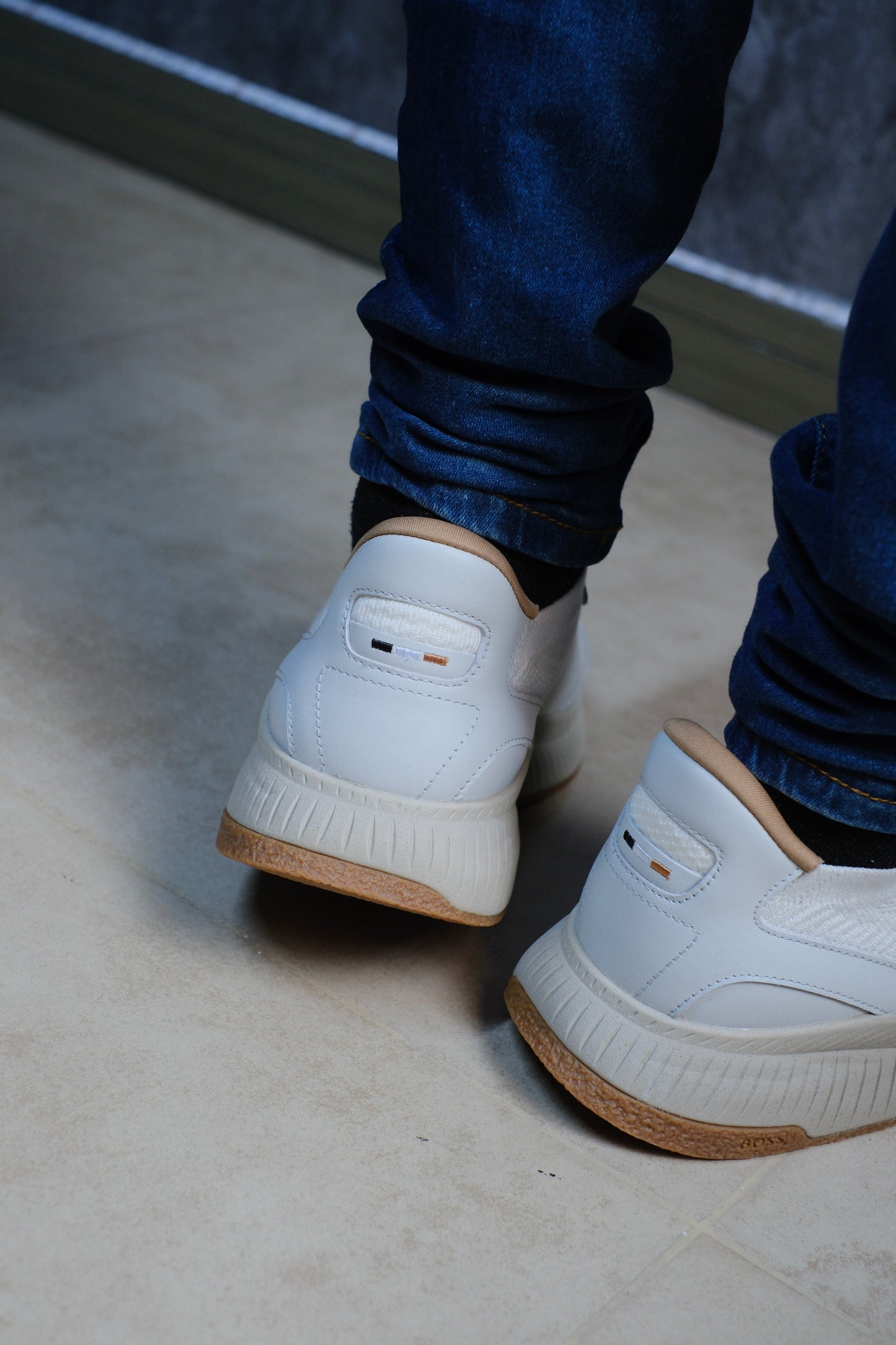 Tenis HUG Beige