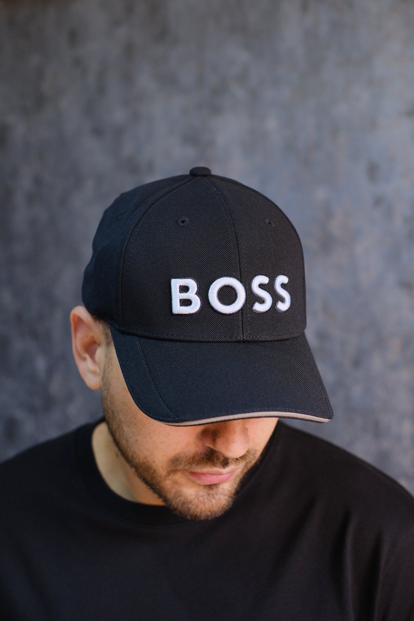 Gorra HUG Negra Logo Blanco