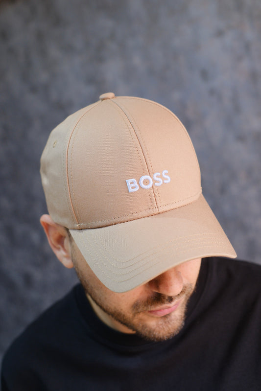 Gorra HUG Beige Oscuro Logo Blanco