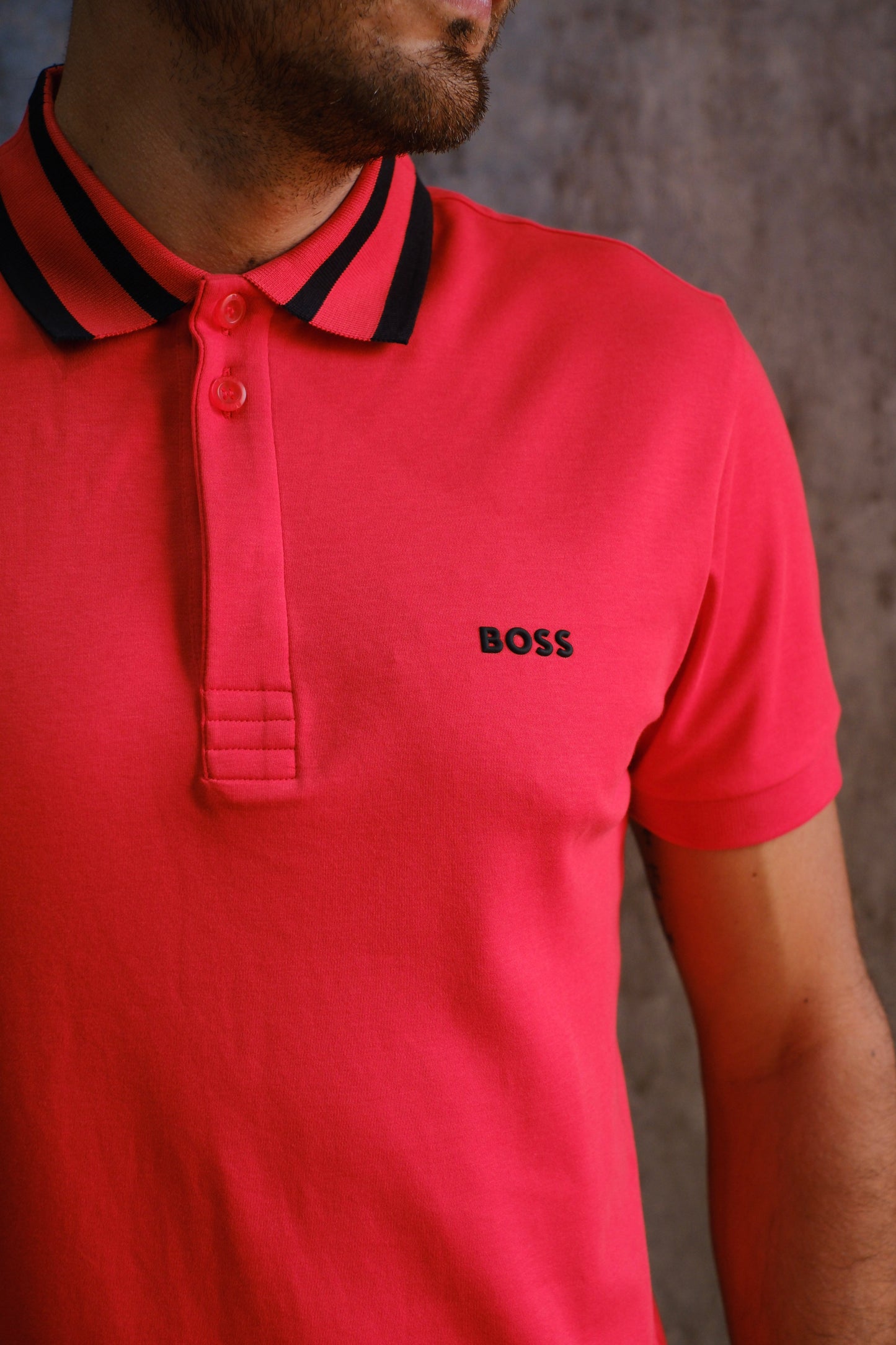 Polo HUG Roja logo Negro