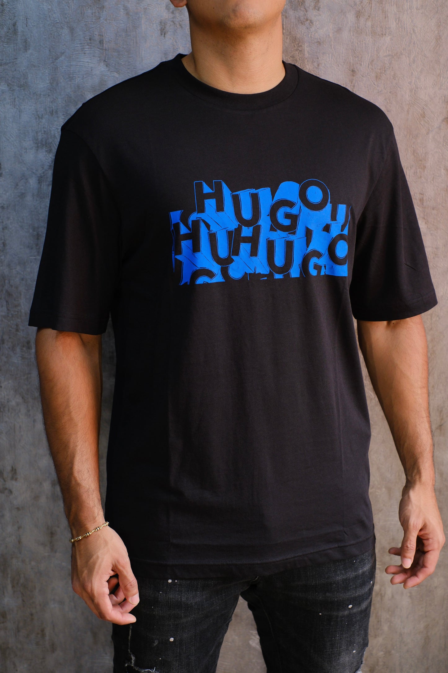 Camiseta HUG Negra Logo Azul