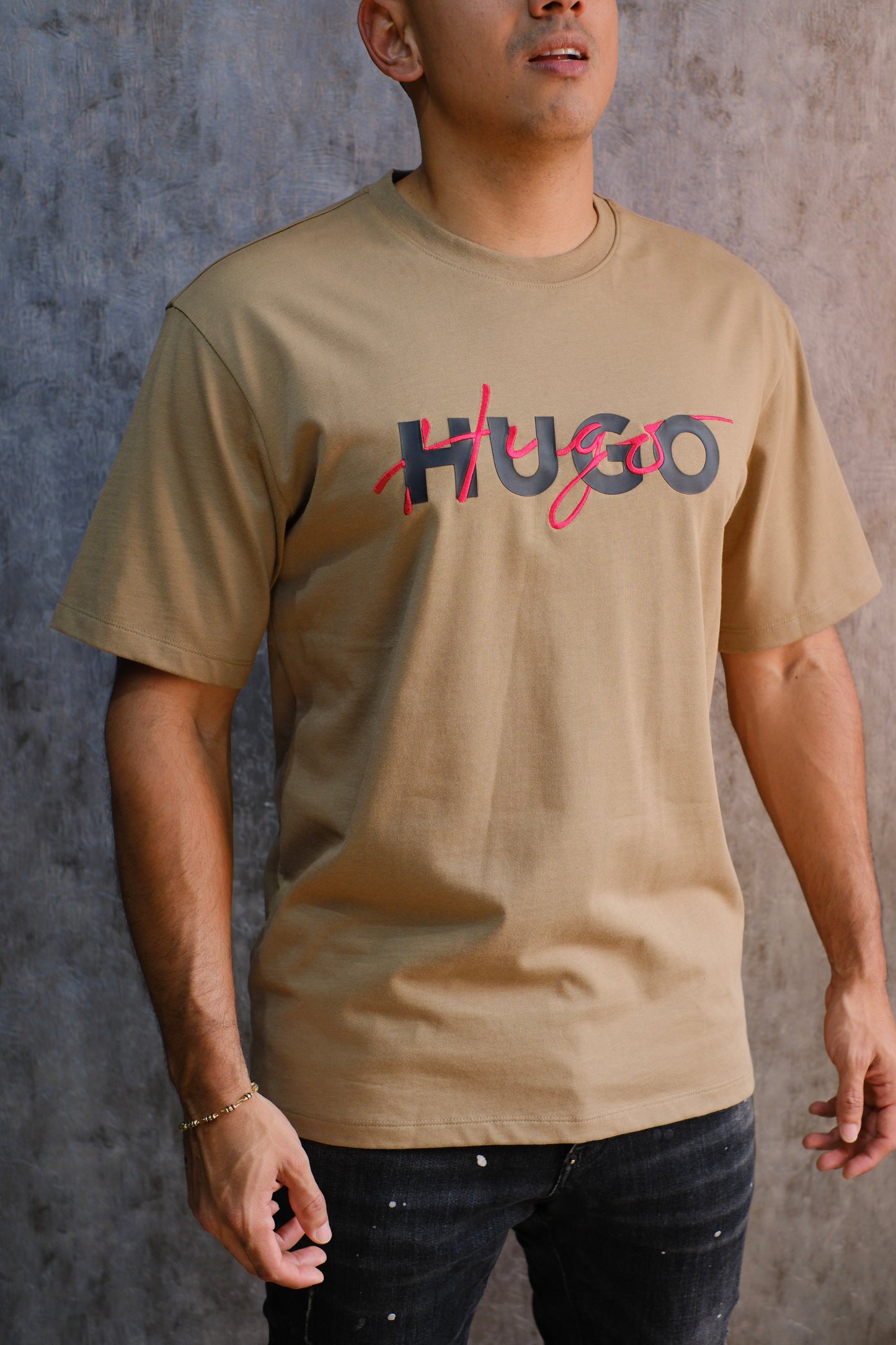 Camiseta HUG Beige Logo Negro