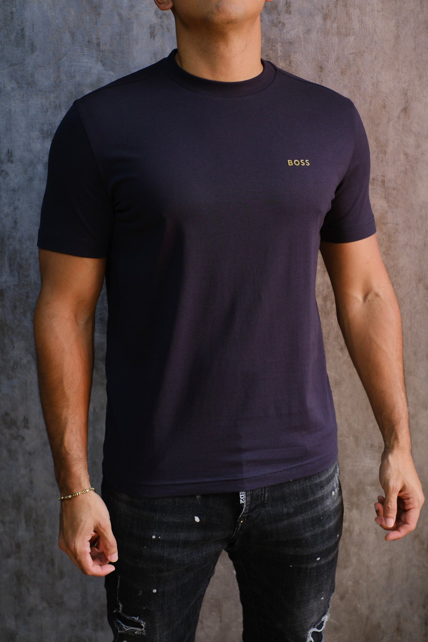 Camiseta HUG Azul Logo Dorado