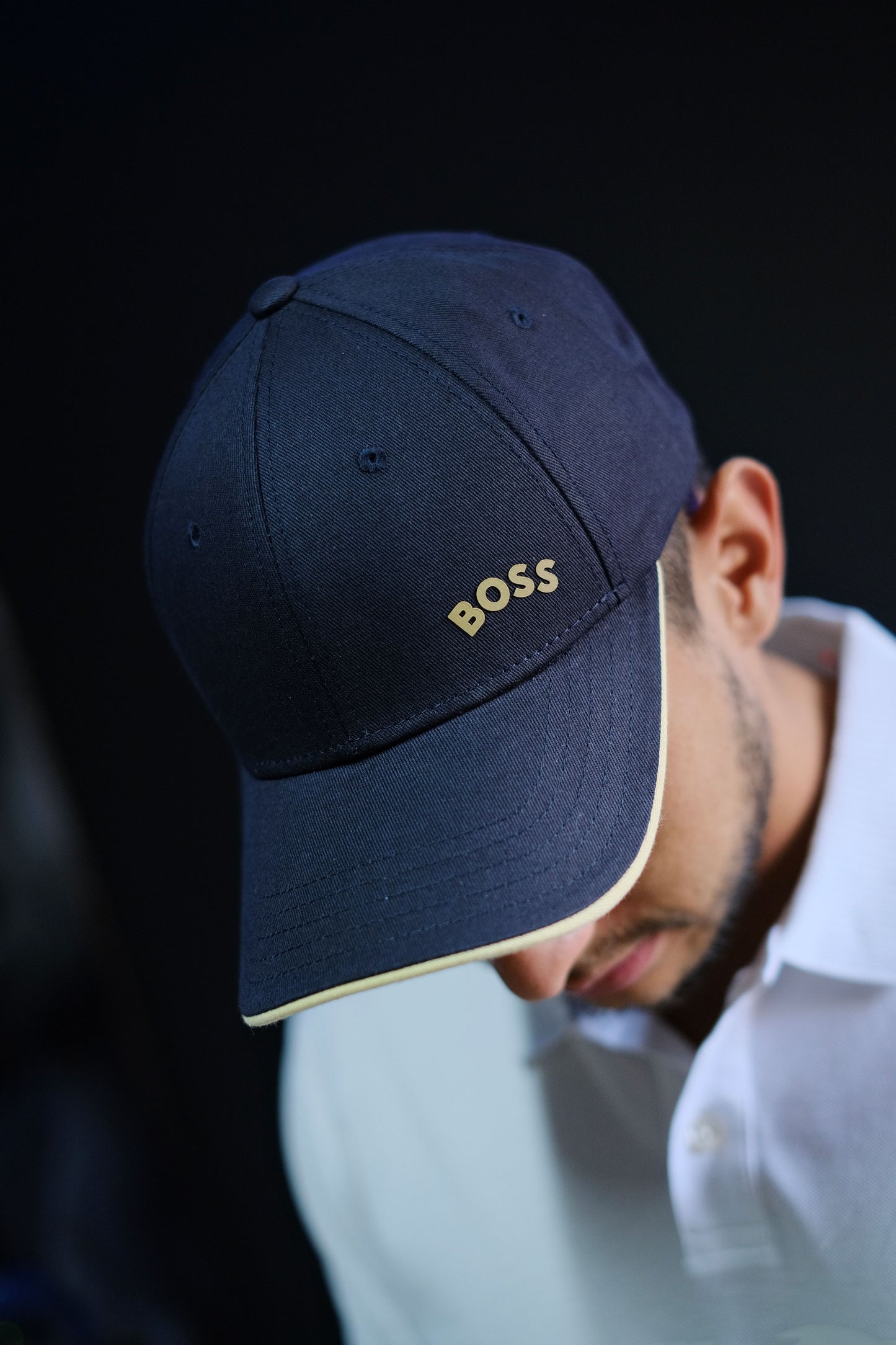 Gorra HUG Azul Oscuro Logo Dorado