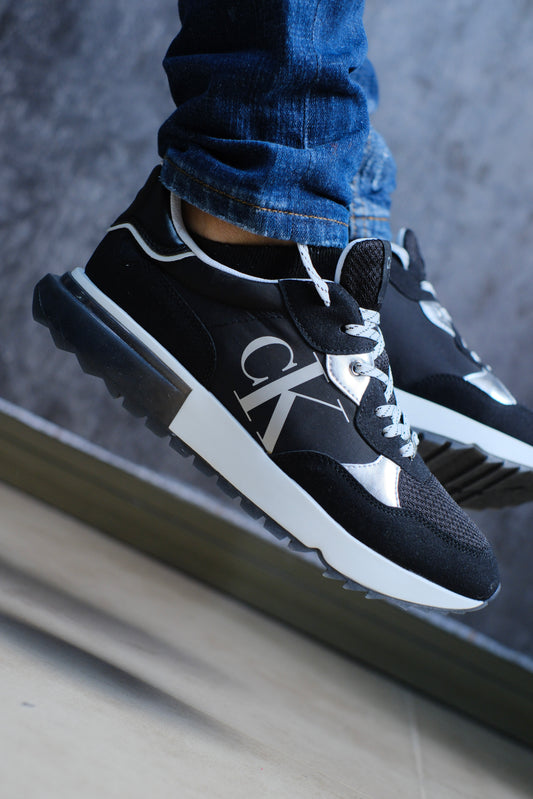 Tenis CAL Negros Cordones Blancos