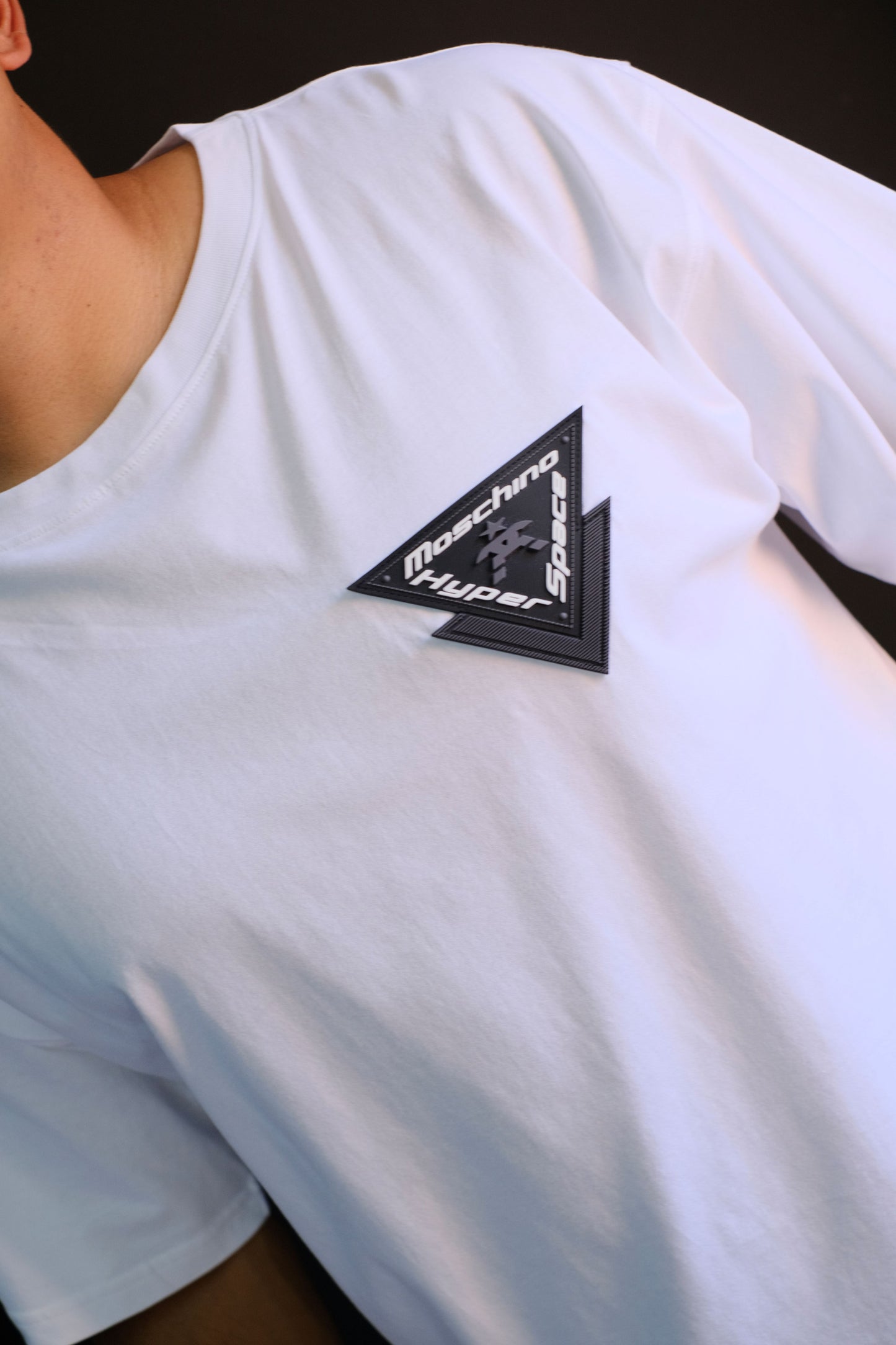 Camiseta MOS Blanca Logo Triangulo