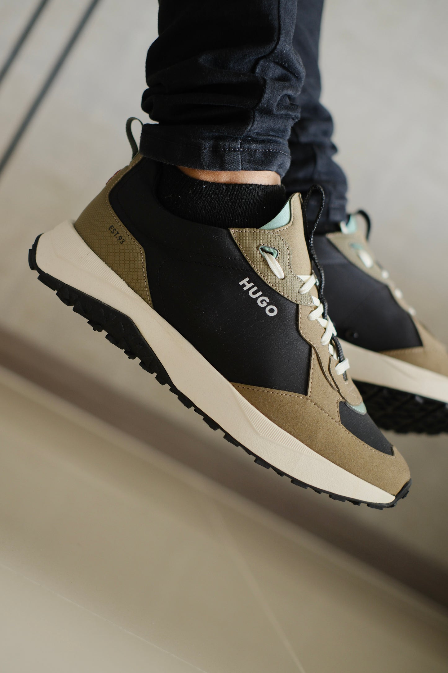 Tenis HUG Negros con Verde