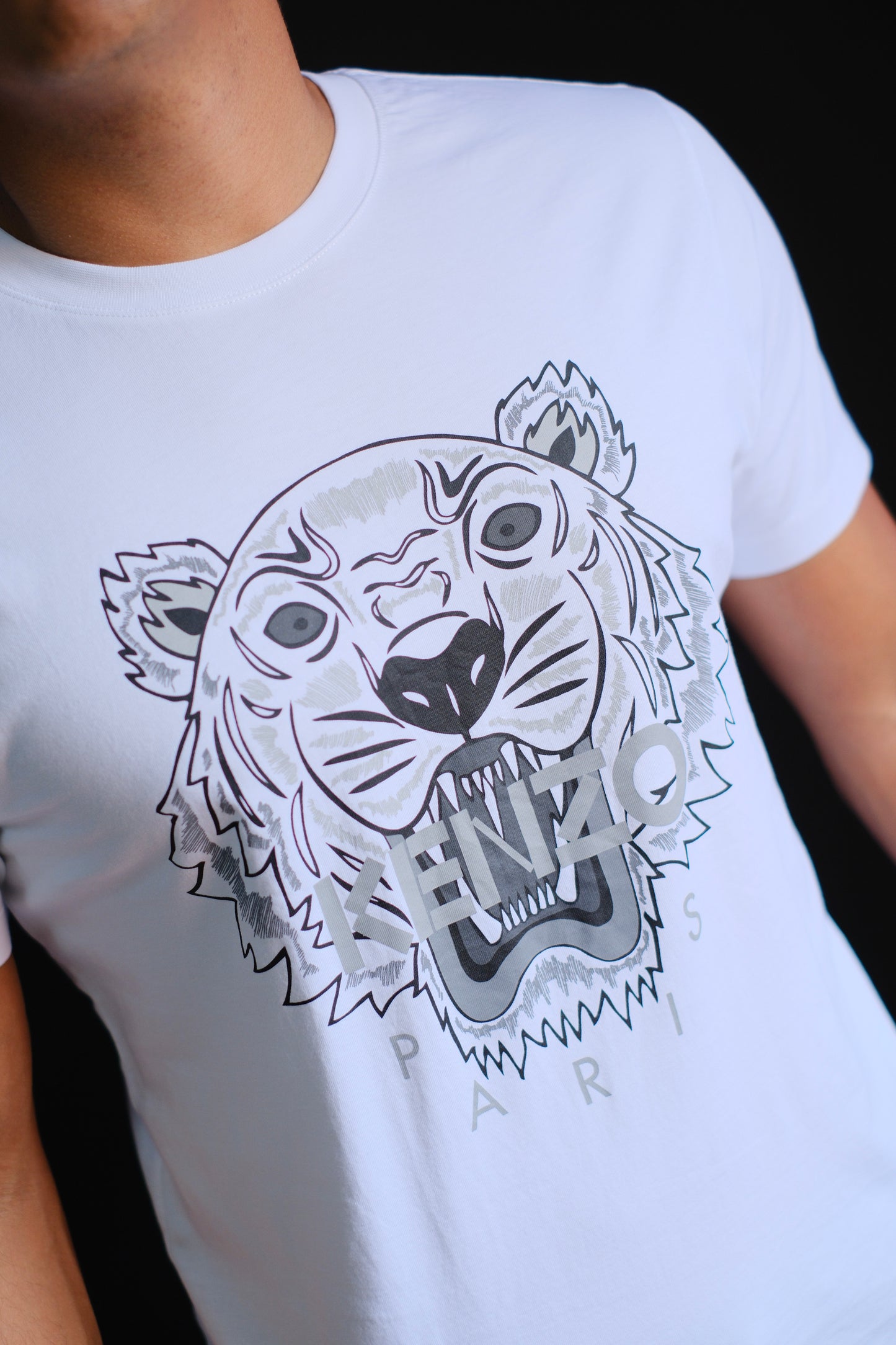 Camiseta KEN blanca logo gris