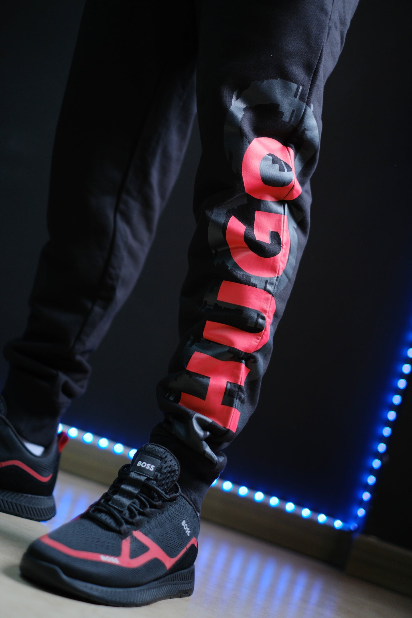 Sudadera HUG negra logo rojo