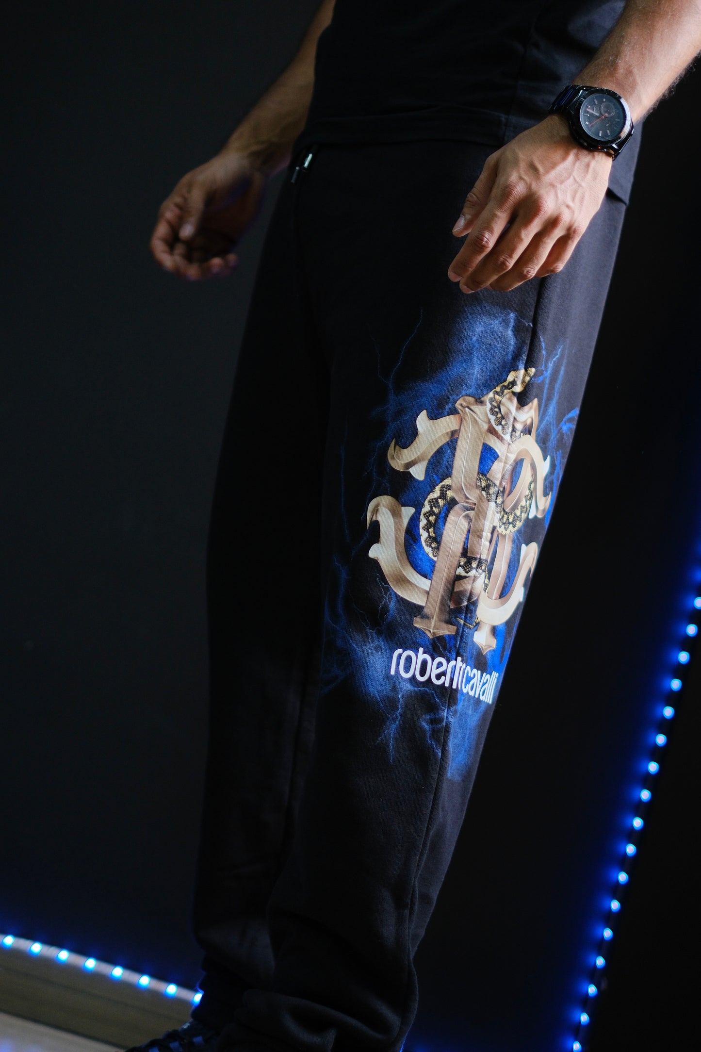 Sudadera ROB Negra Logo Dorado