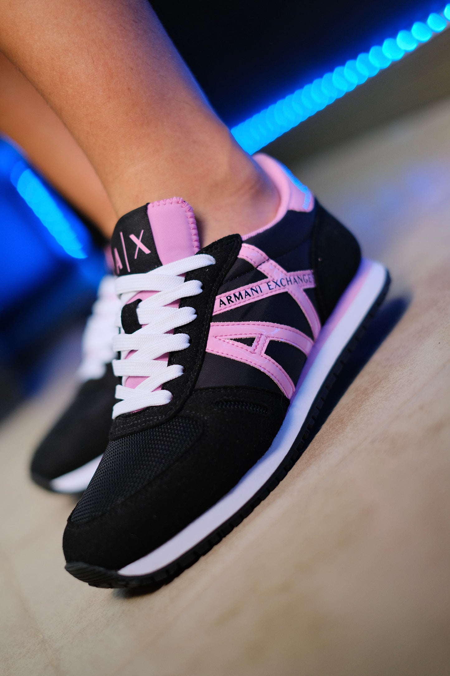 Tenis ARM Negros Logo Rosado