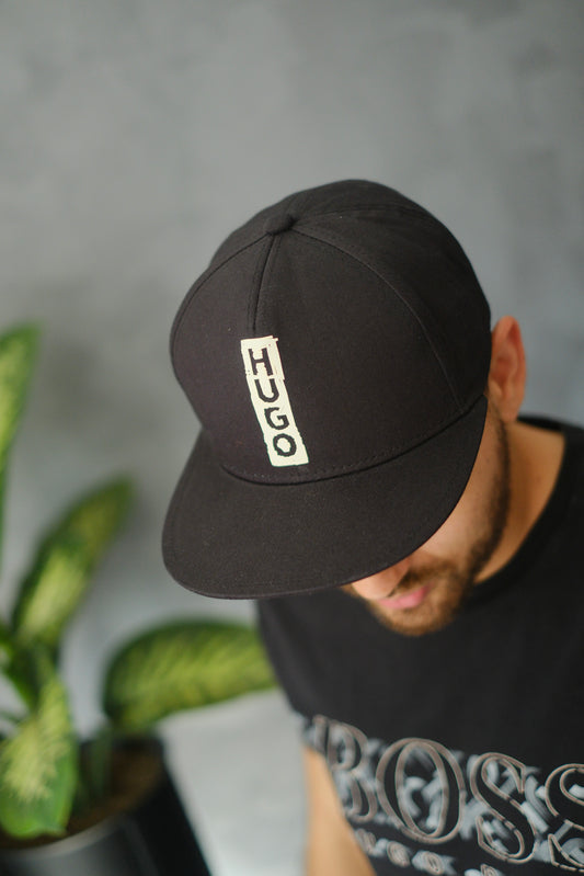 Gorra HUG Negra Logo Blanco