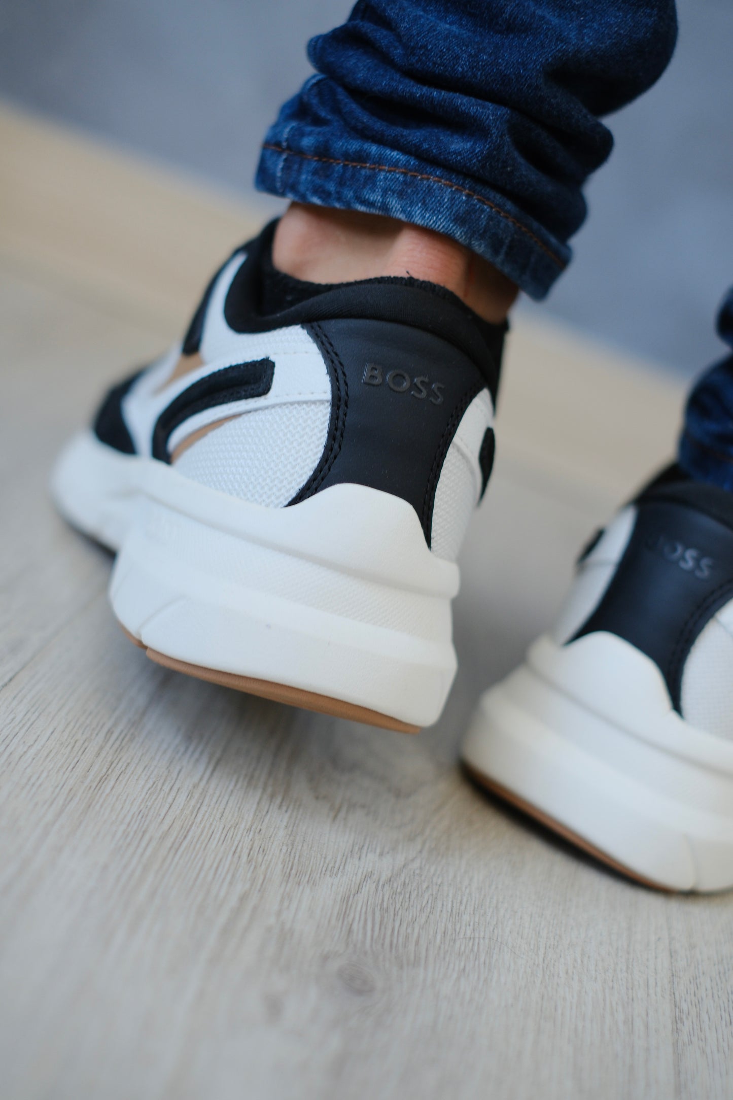 Tenis HUG Blancos Lineas Negras
