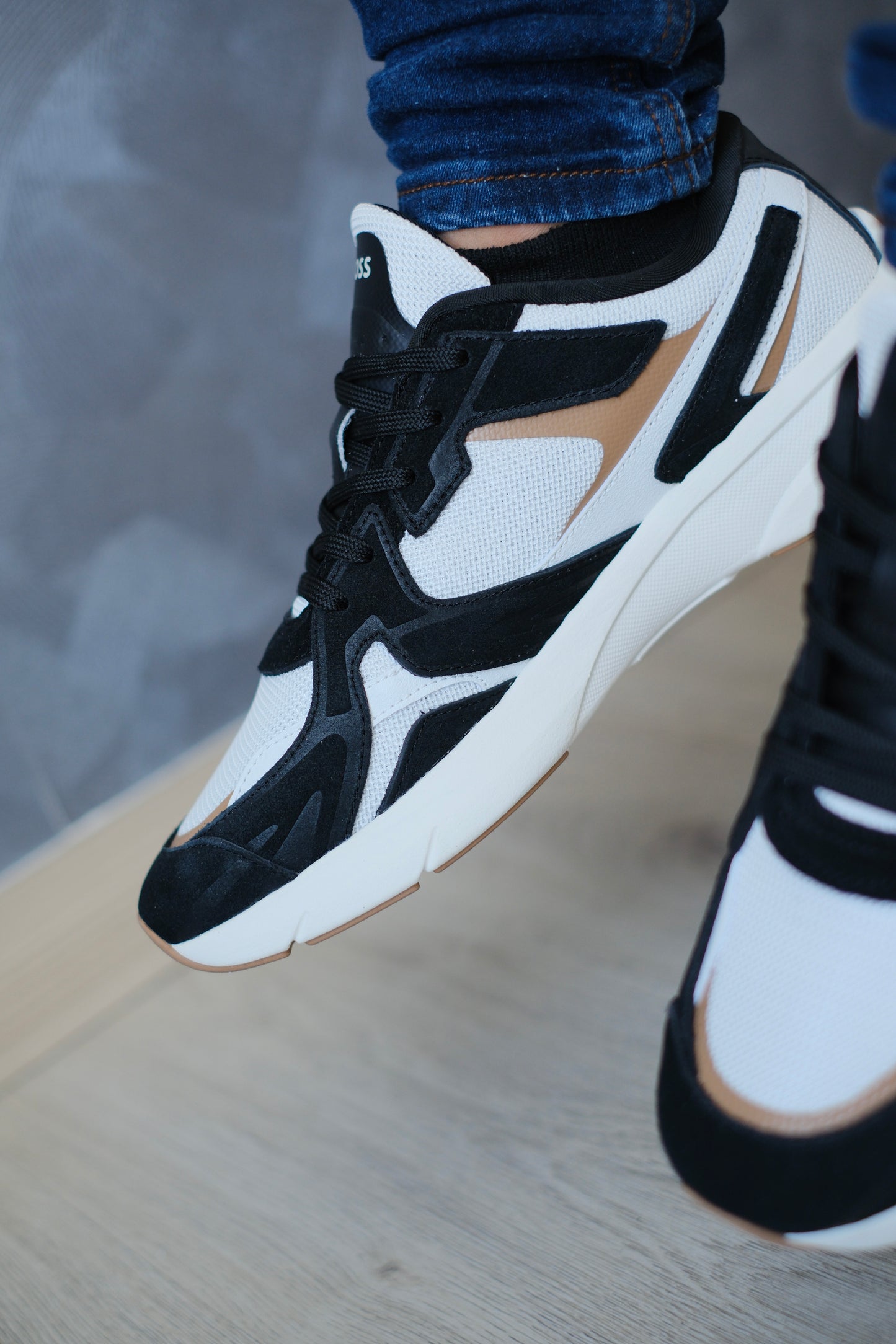 Tenis HUG Blancos Lineas Negras