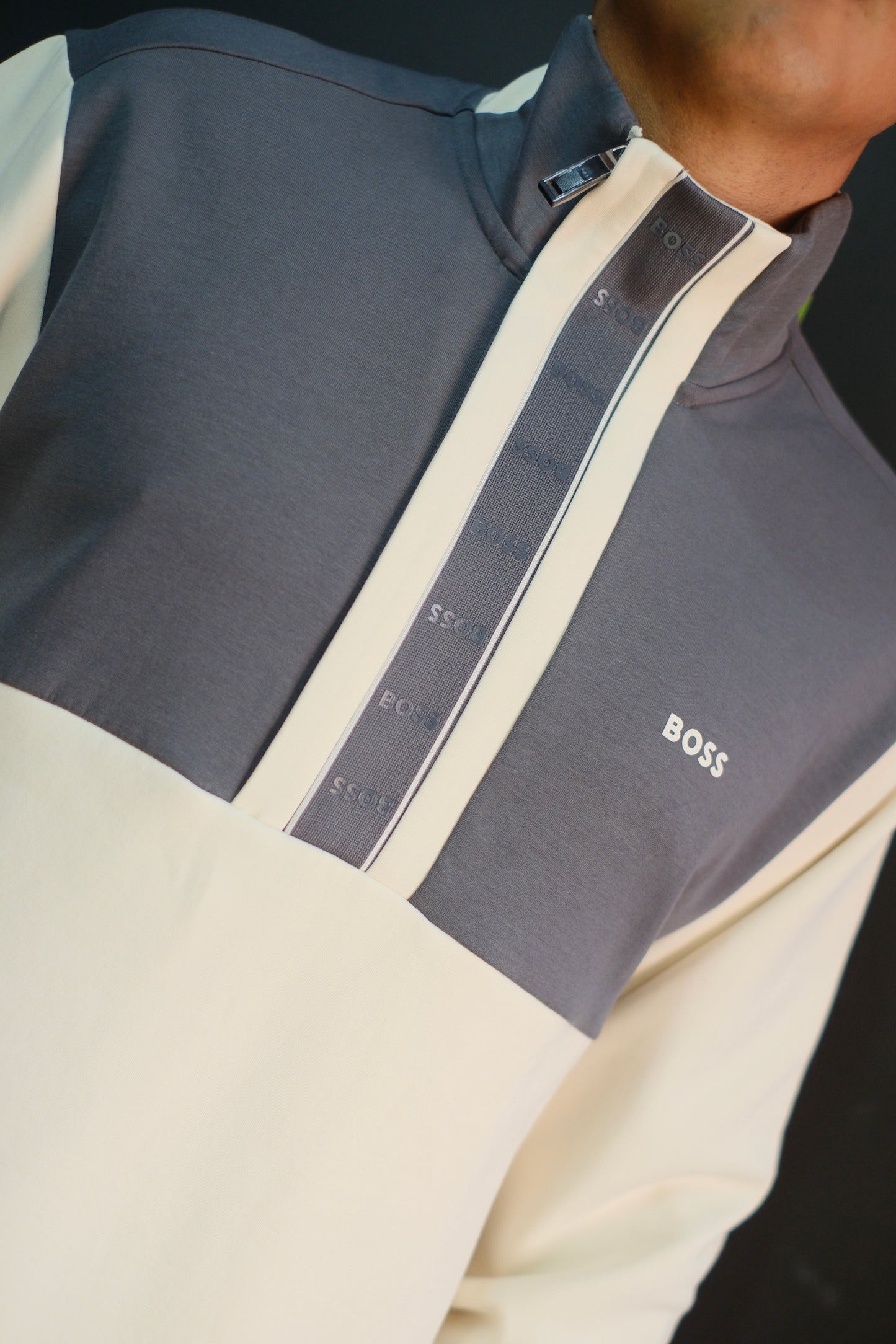 Chaqueta HUG blanca con gris