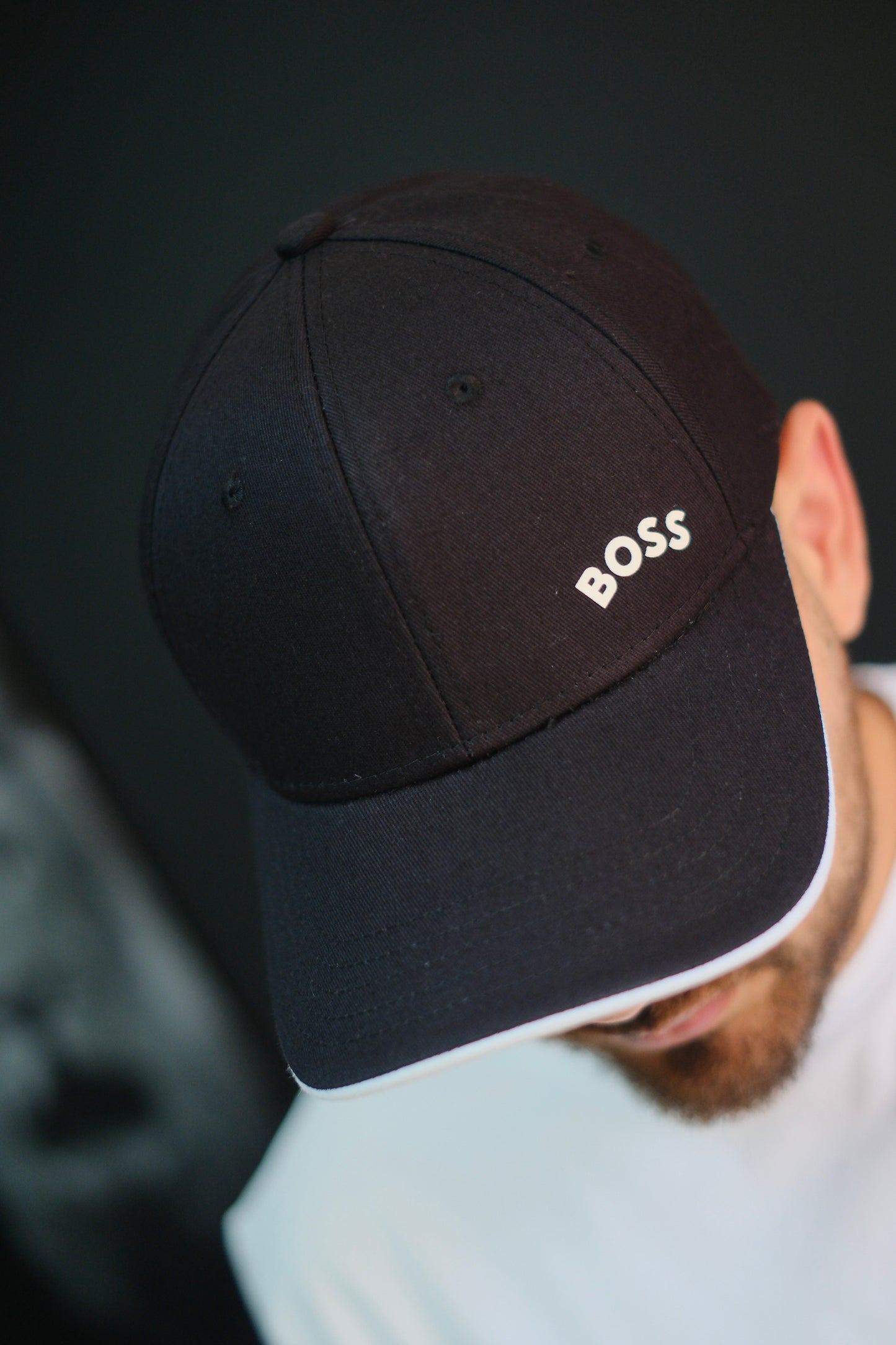 Gorra HUG Negra Logo y linea Blancos