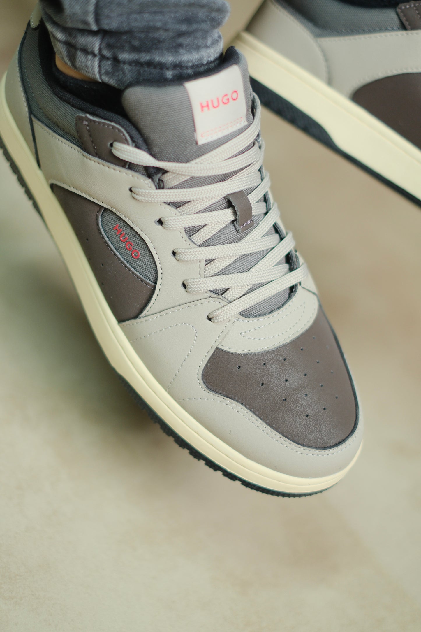 Tenis HUG Marron
