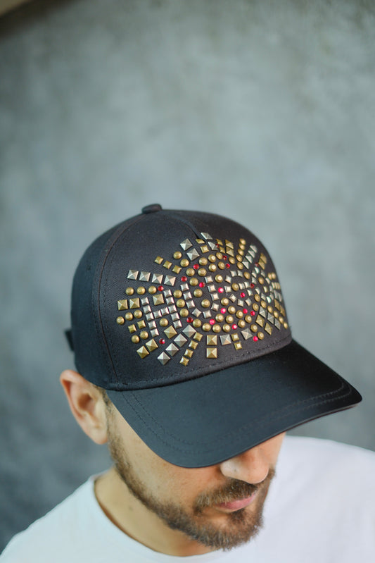 Gorra HUG Negra Logo Piedras Multicolor