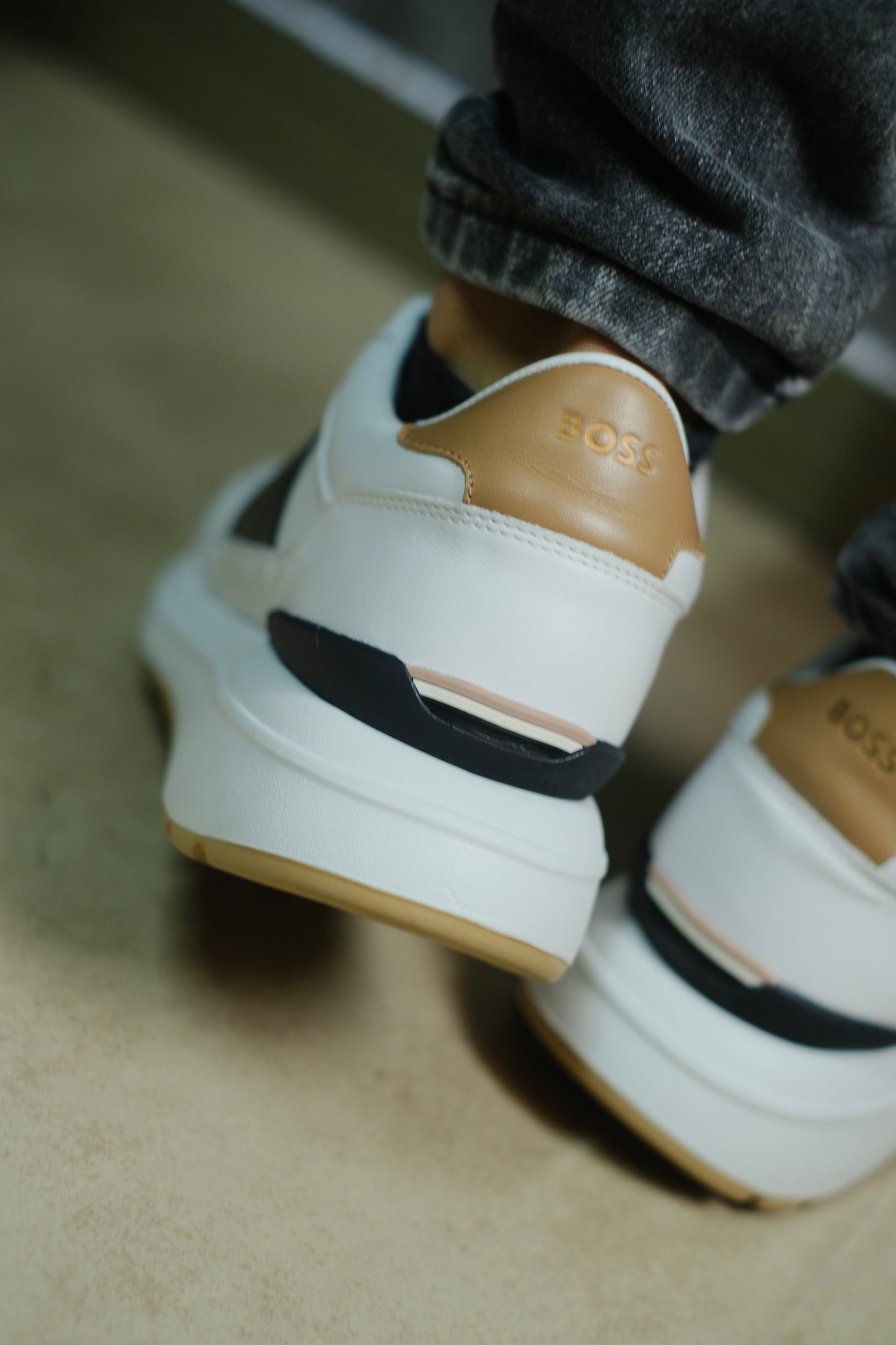 Tenis HUG Blancos Con Negro