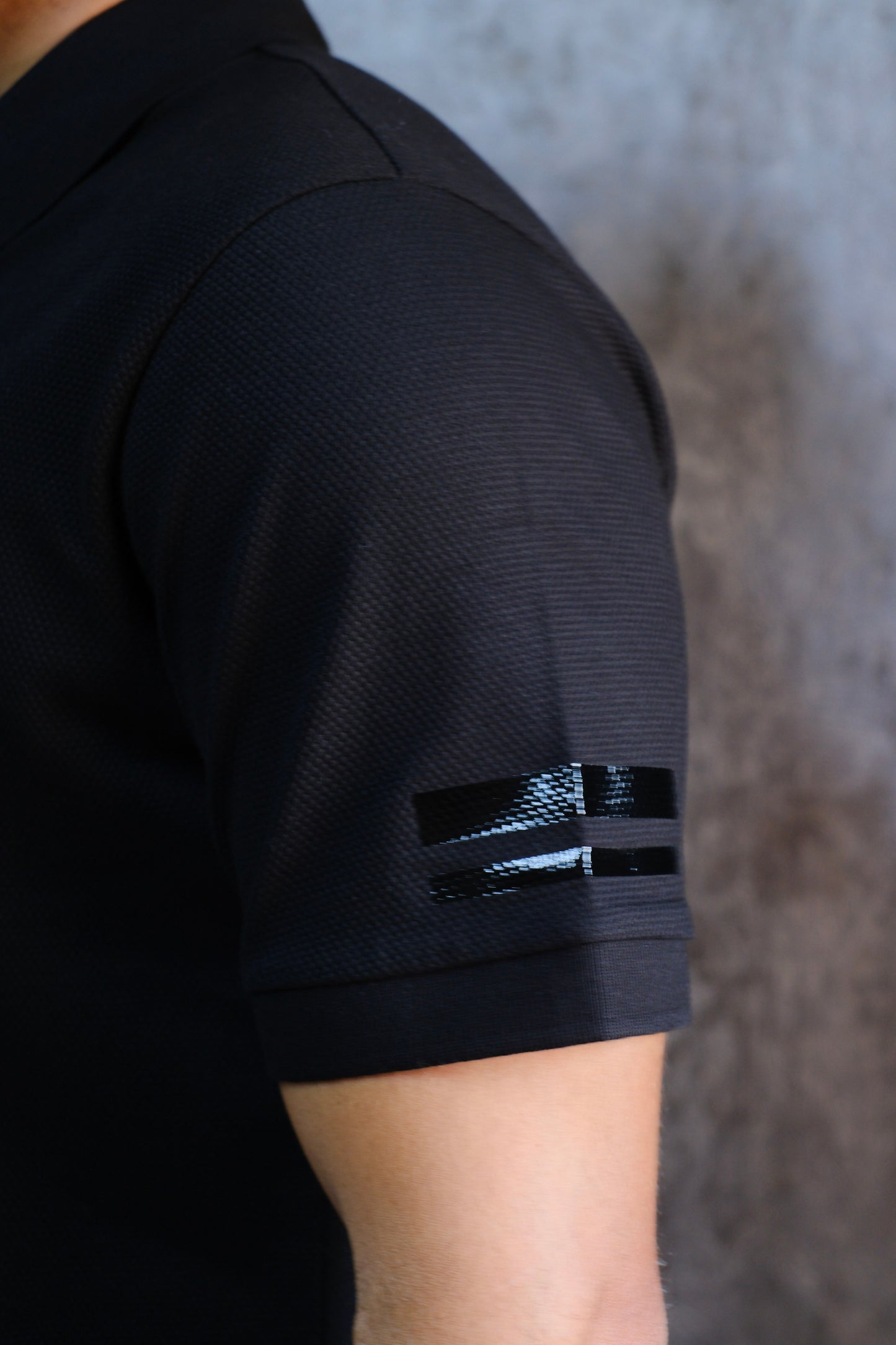 Polo HUG Negra Logo Brillante