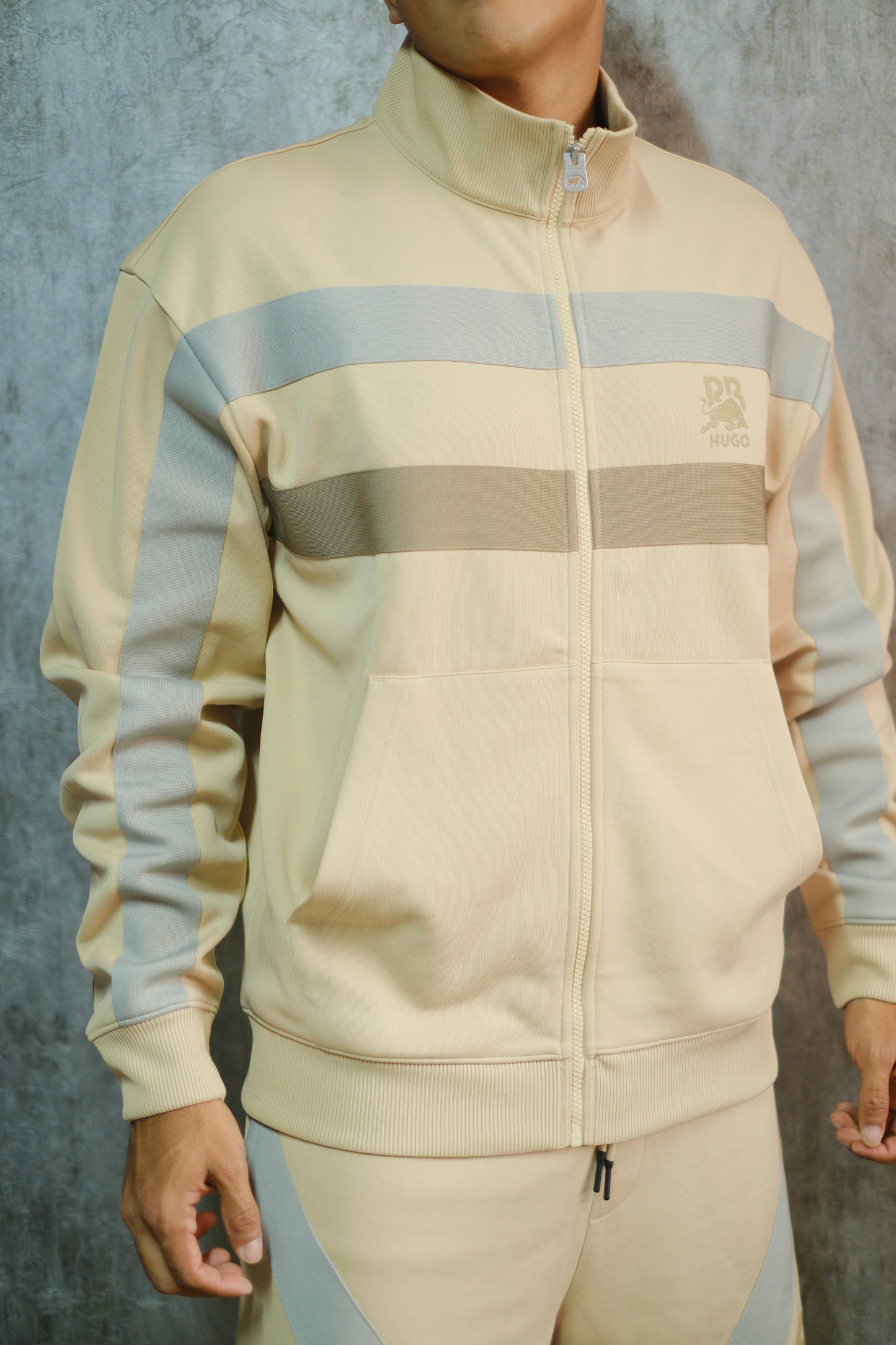 Pantaloneta HUG RB Beige Logo Cafe