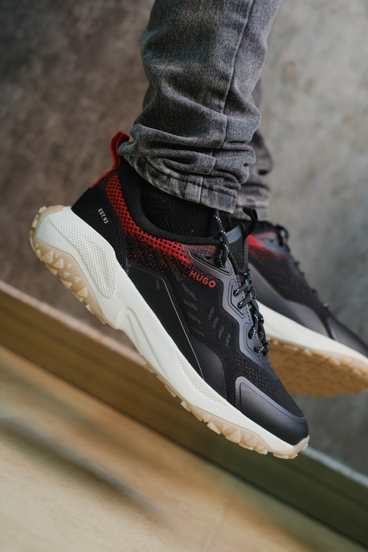 Tenis HUG Negros Lineas Rojas