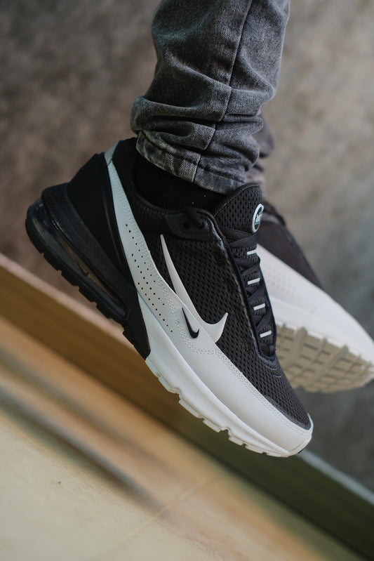 Tenis NIK negros con blanco