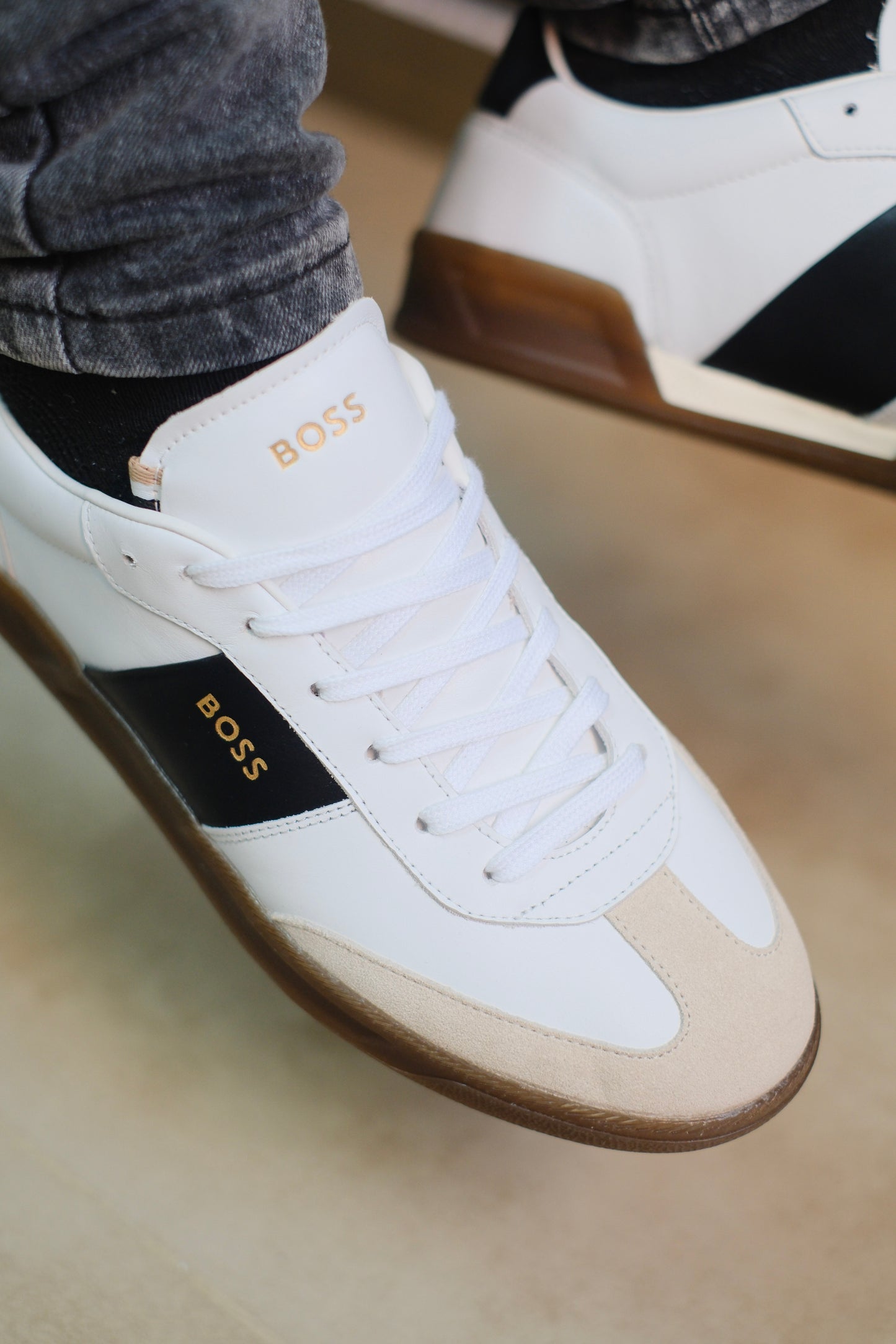 Tenis HUG Blanco Linea Negra