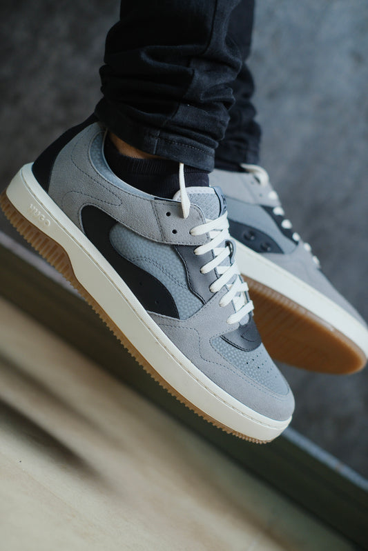 Tenis HUG gris con negro