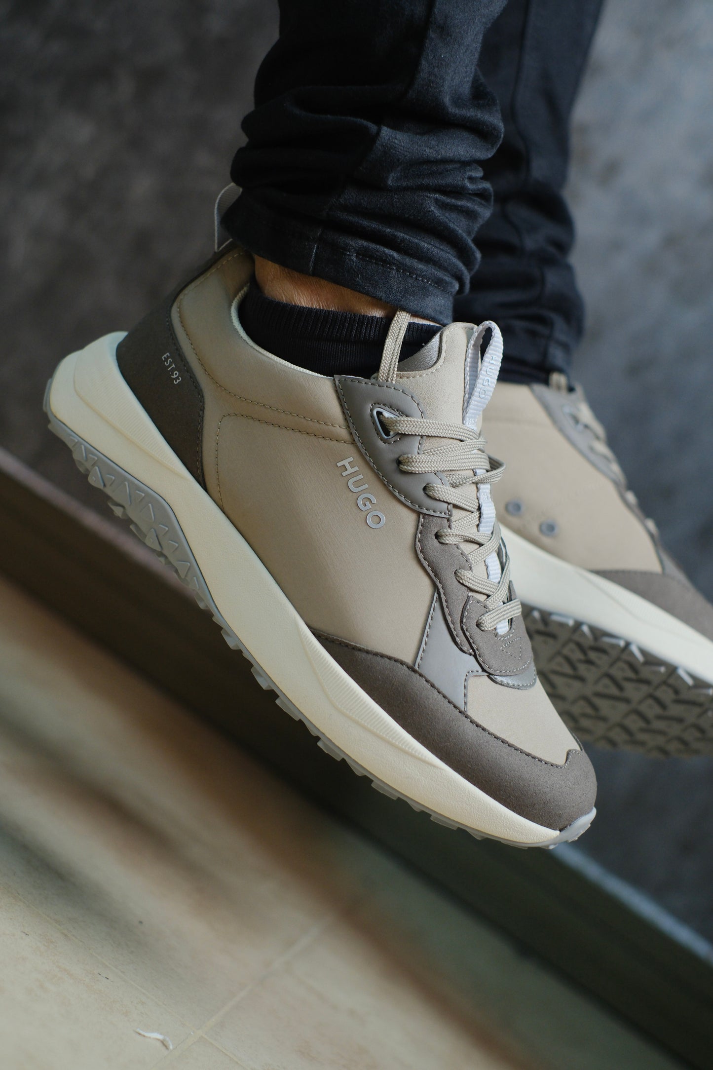 Tenis HUG Beige