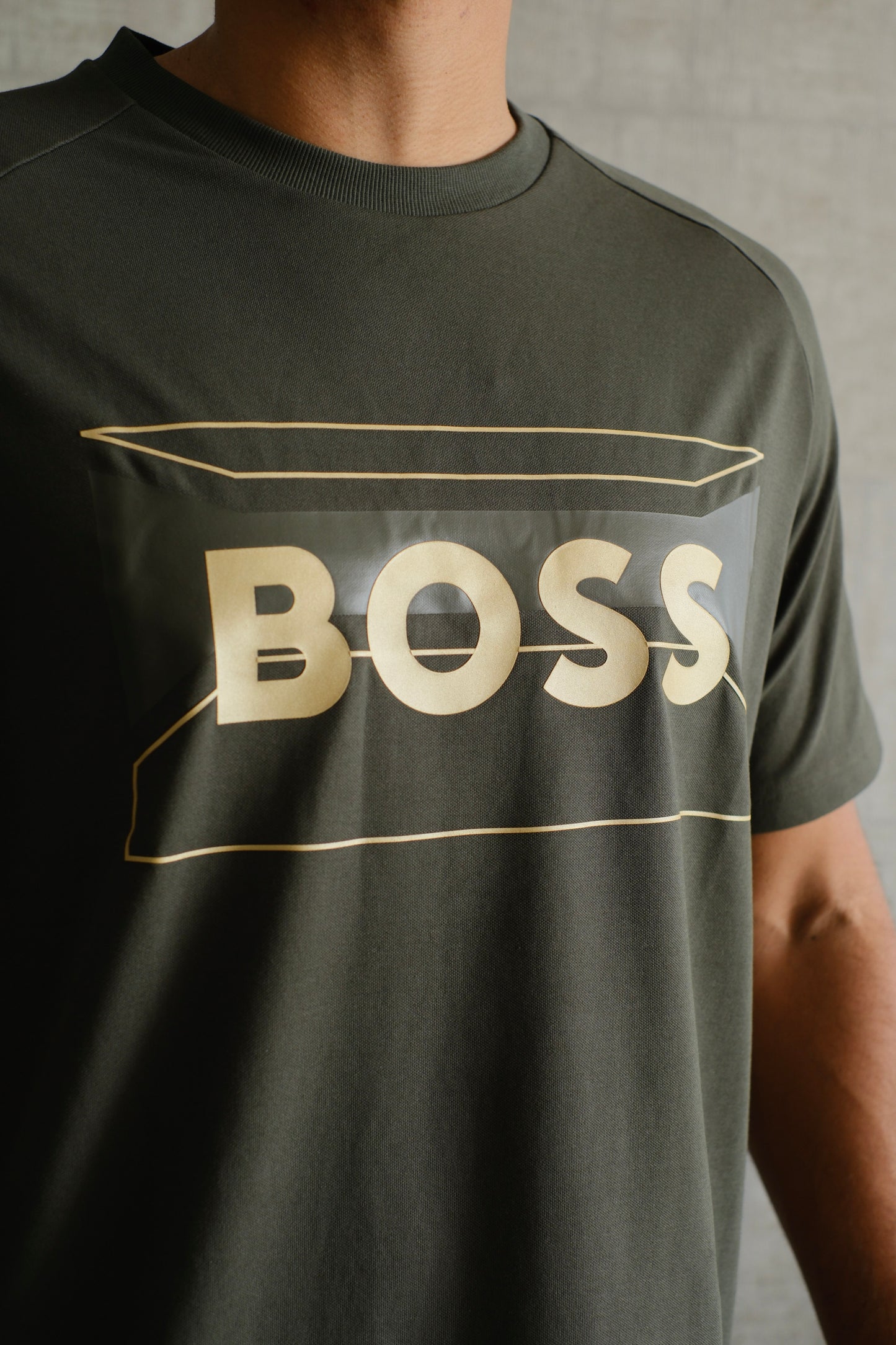 Camiseta HUG Verde Logo Dorado