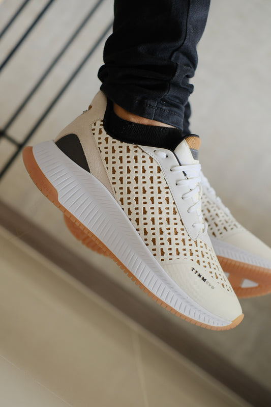 Tenis HUG Beige con dorado