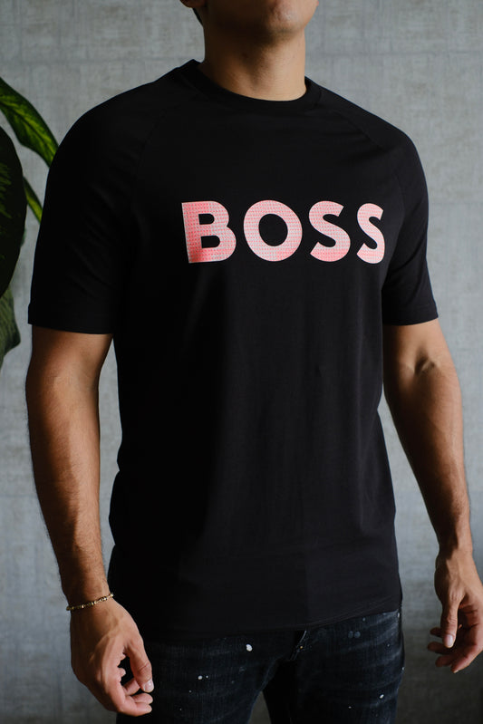 Camiseta HUG negra logo salmon