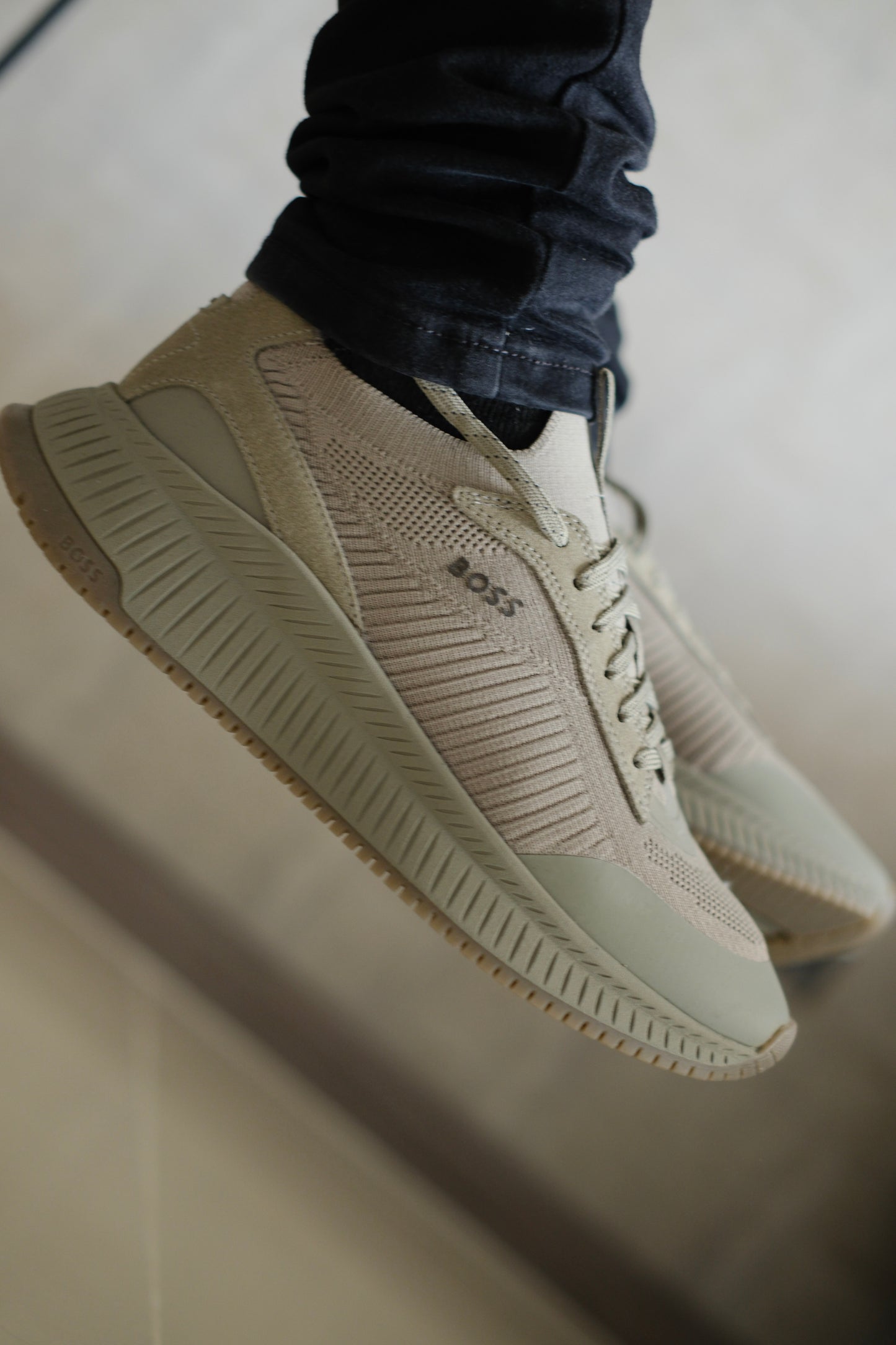 Tenis HUG verde con gris