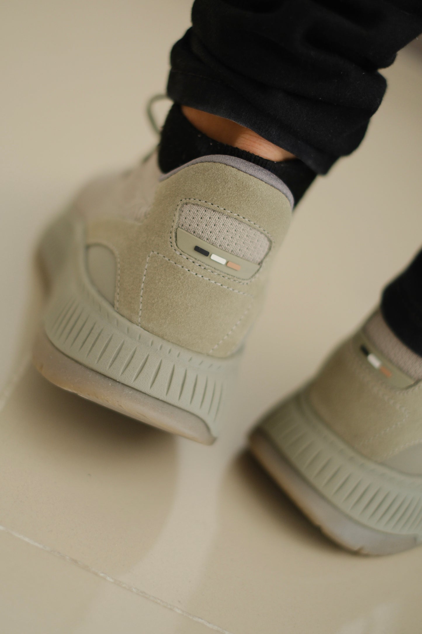 Tenis HUG verde con gris