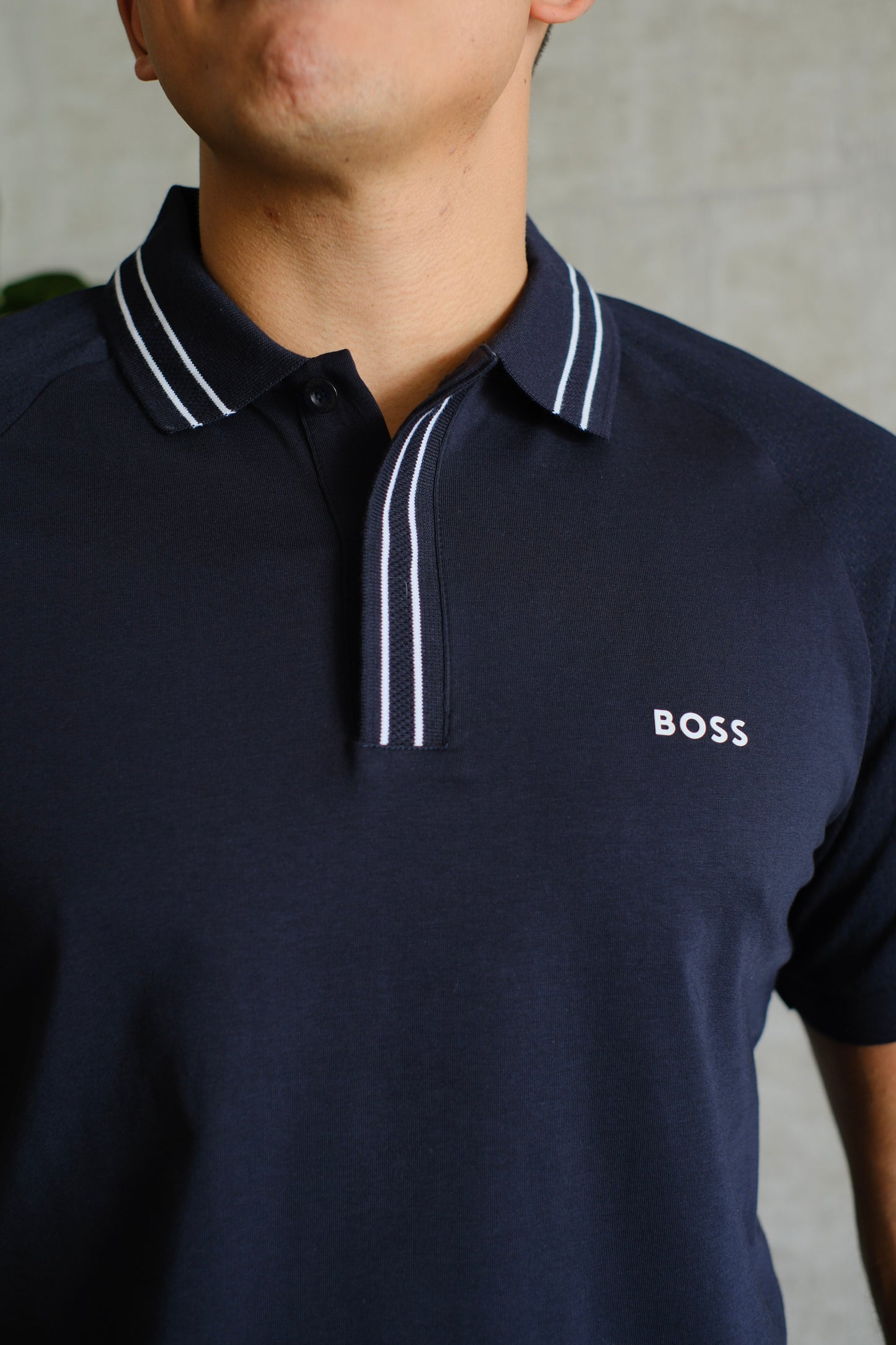 Polo HUG azul oscura