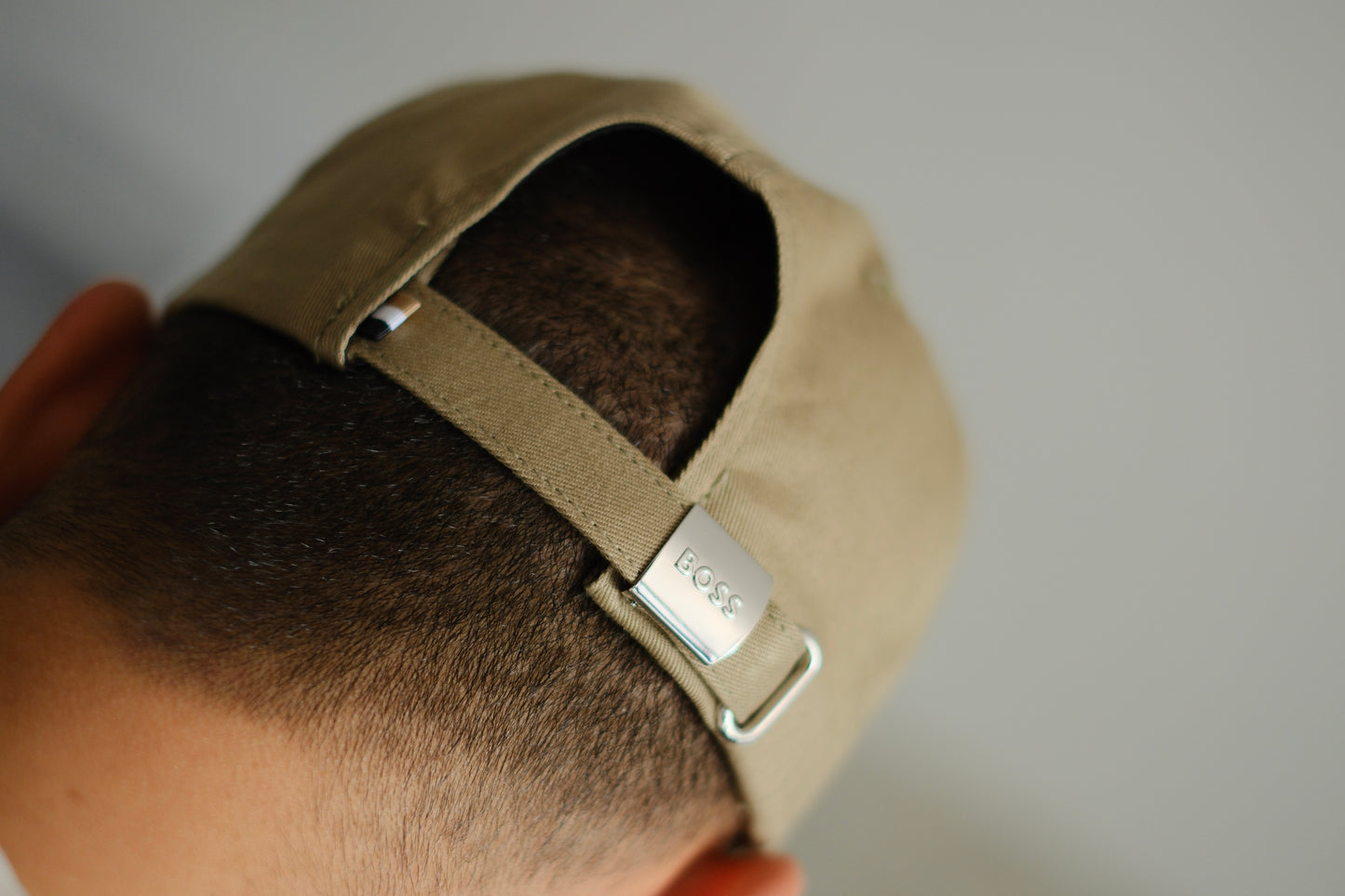 Gorra HUG Beige Logo Blanco