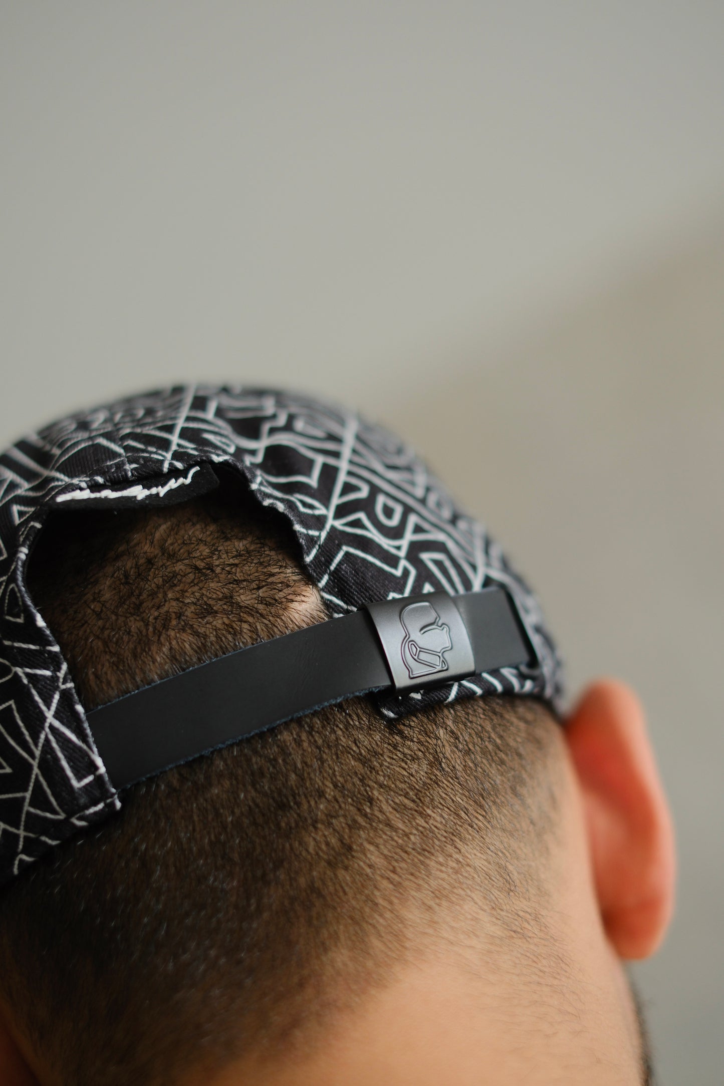 Gorra KAR Negra Letras Blancas