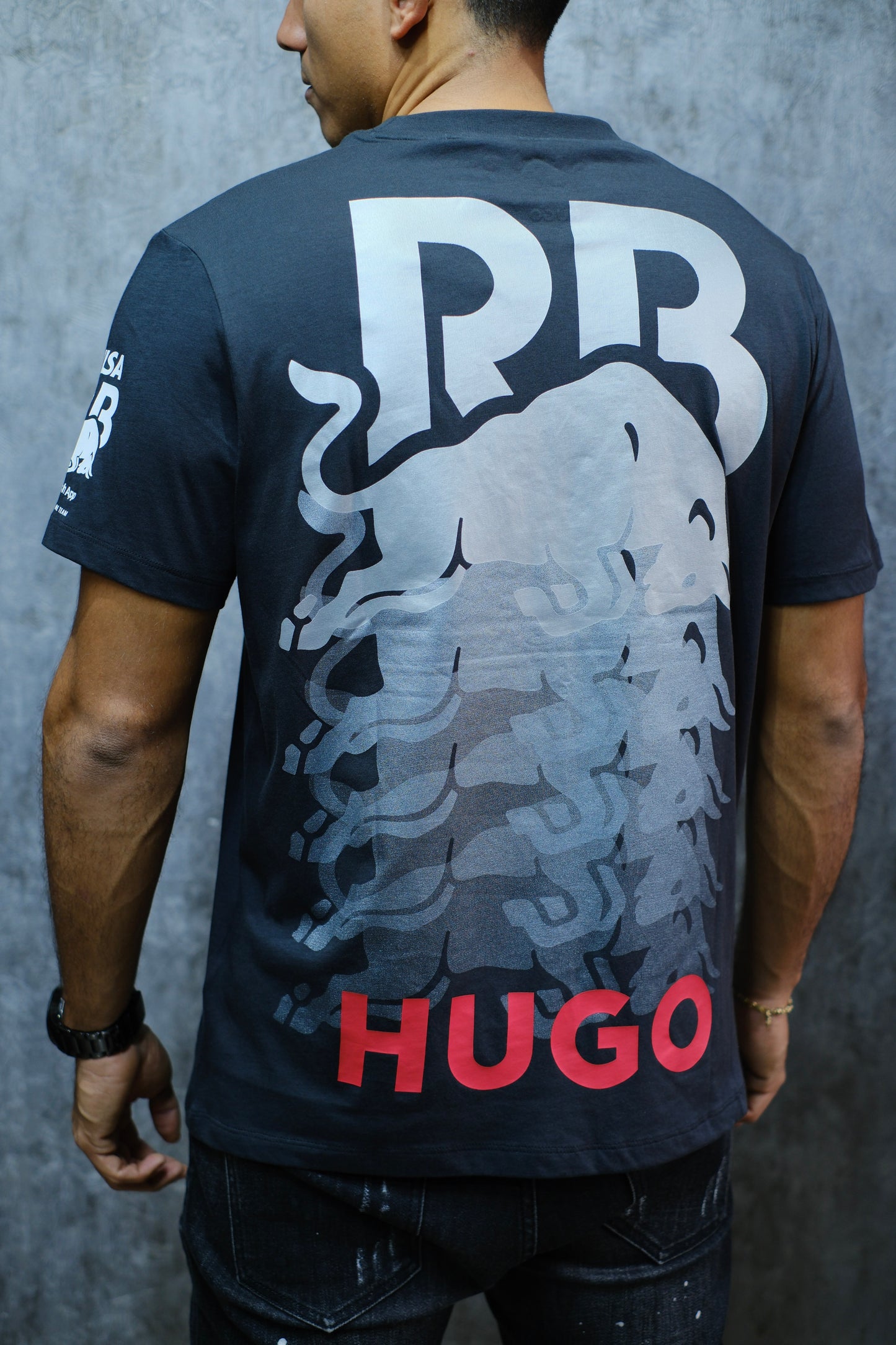Camiseta HUG RB negra logo plateado