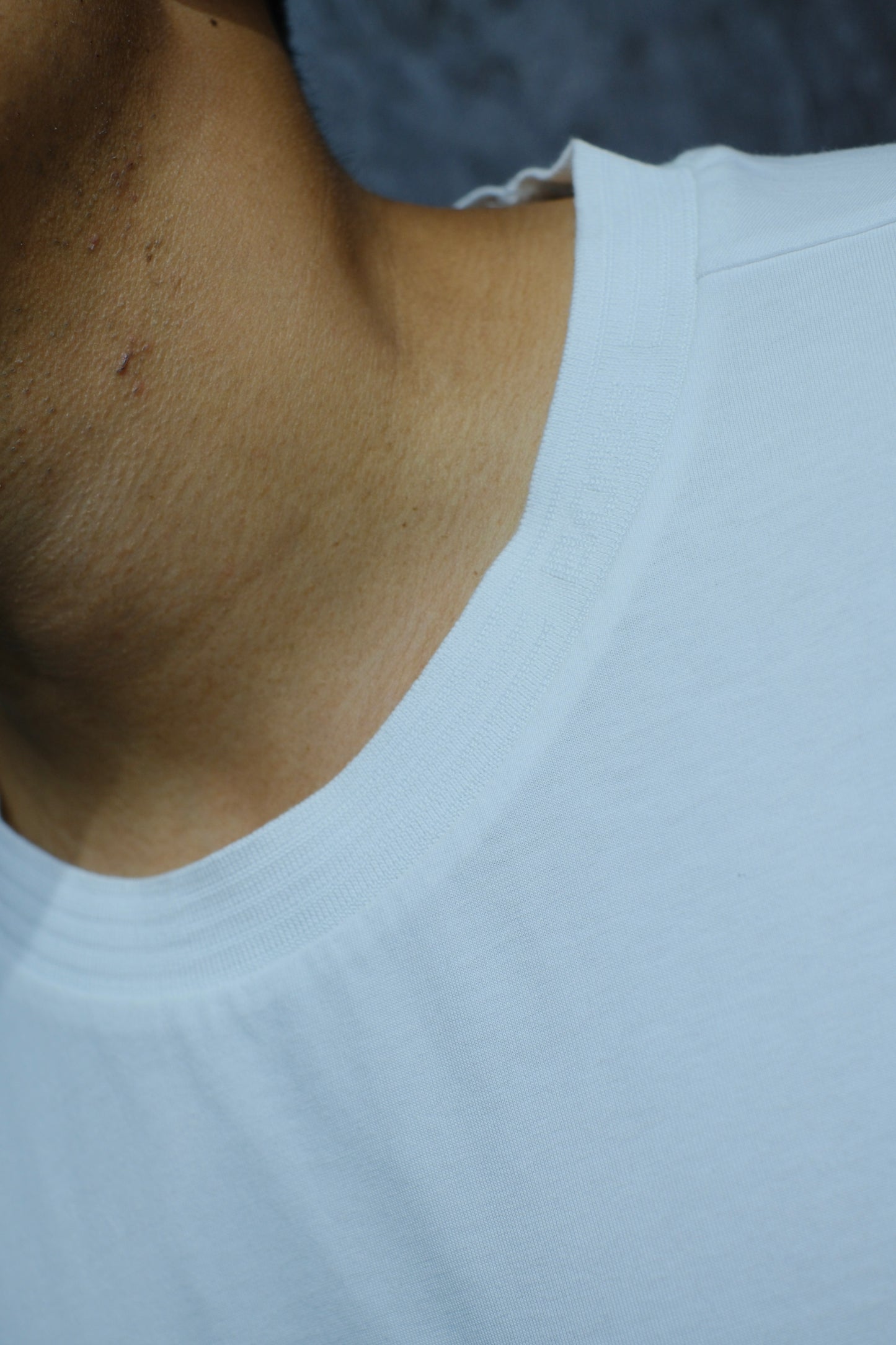 Camiseta HUG blanca logo cuello