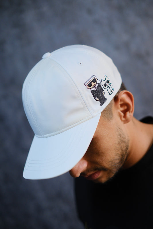 Gorra KAR blanca diseño muñecos