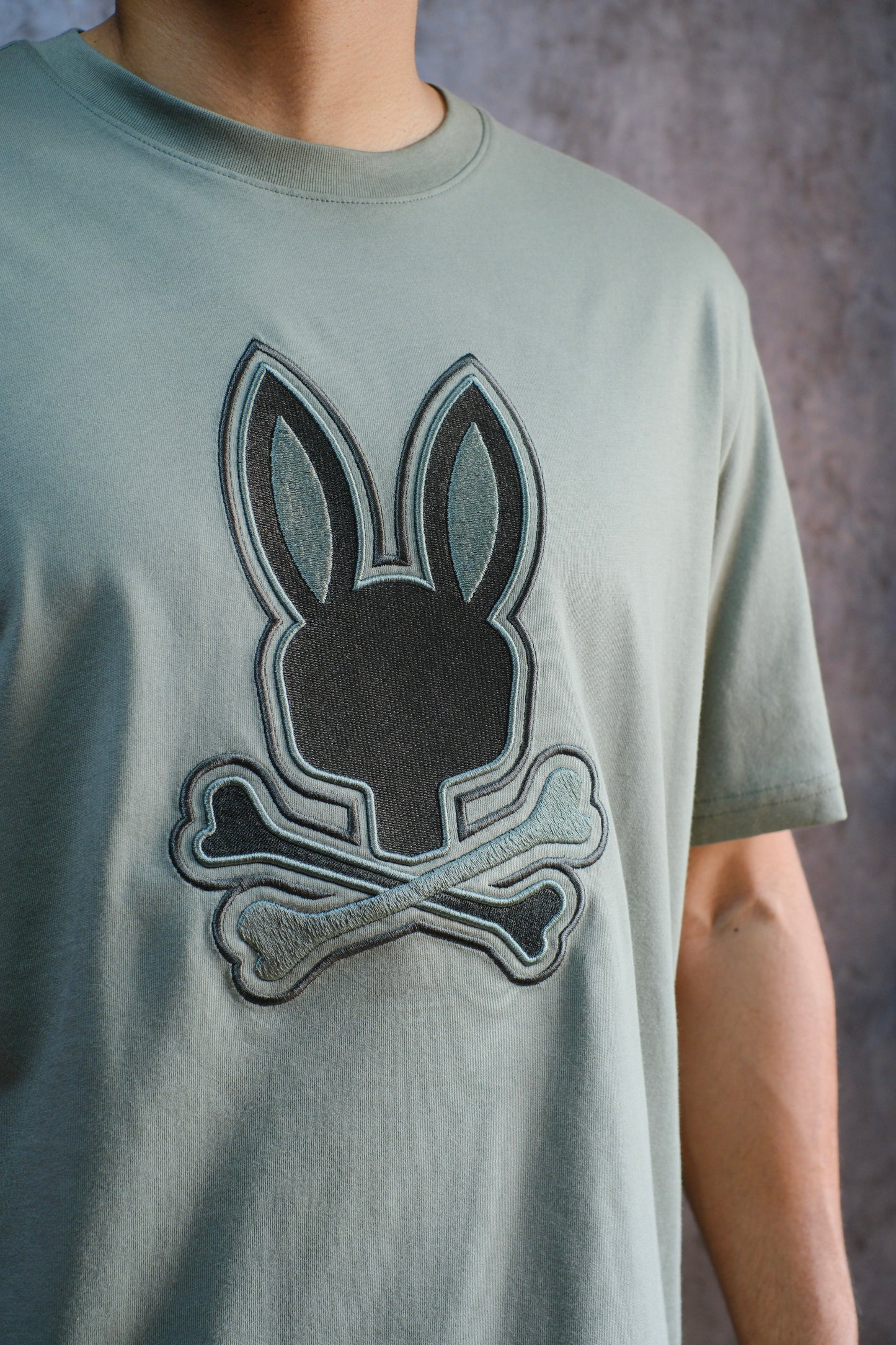 Camiseta PSY Verde Logo Bordado