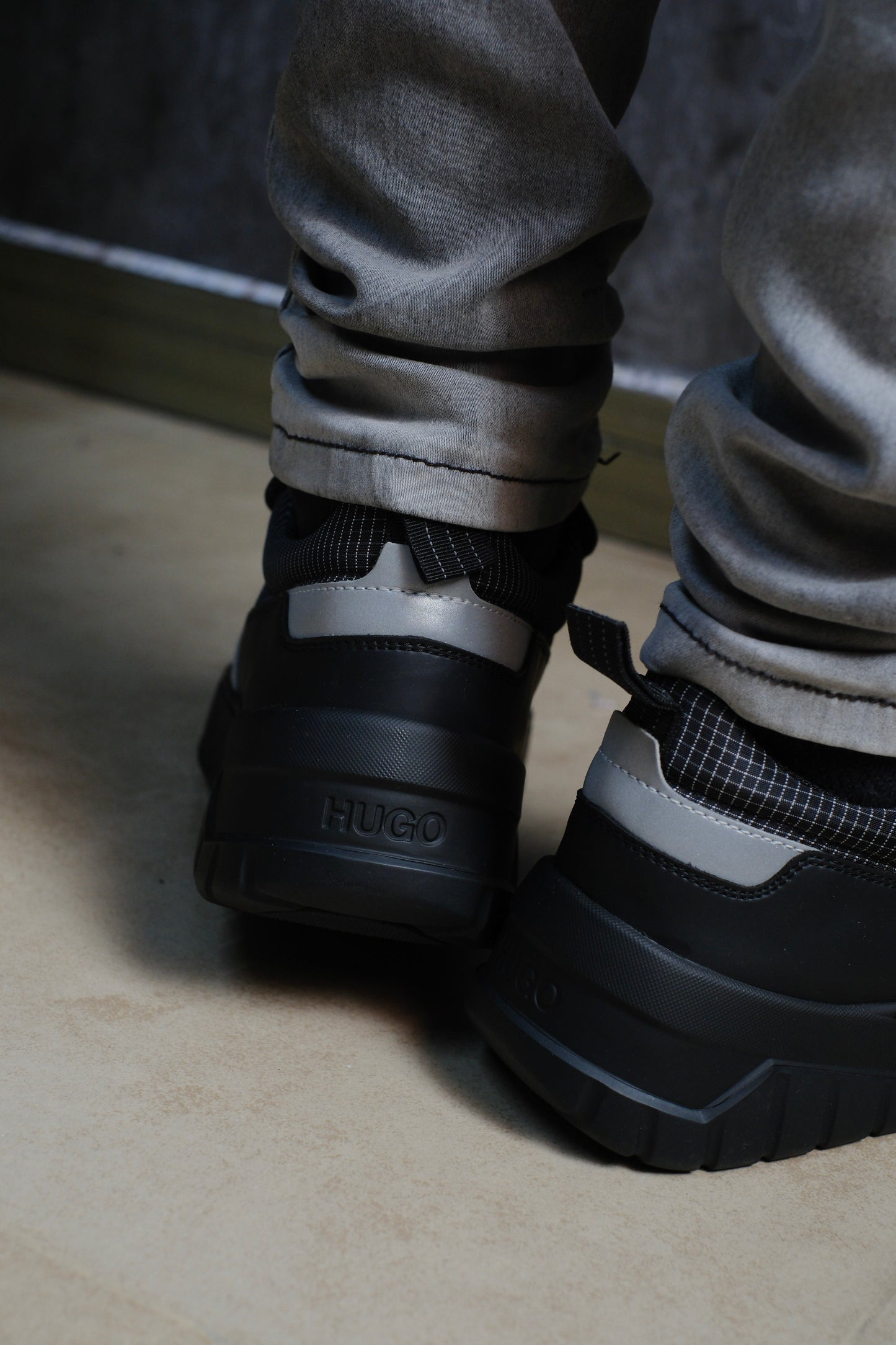Tenis HUG Negros Con Gris