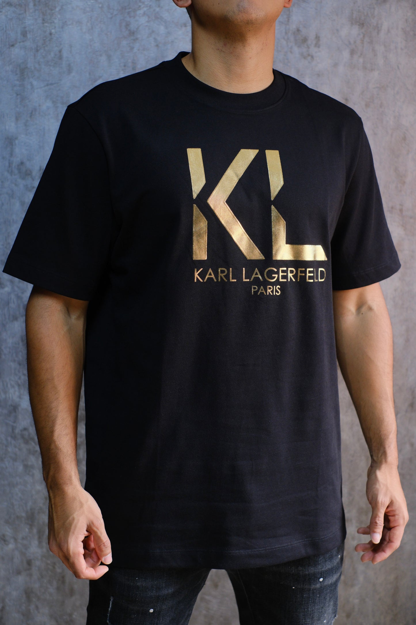 Camiseta KAR Negra Logo Dorado