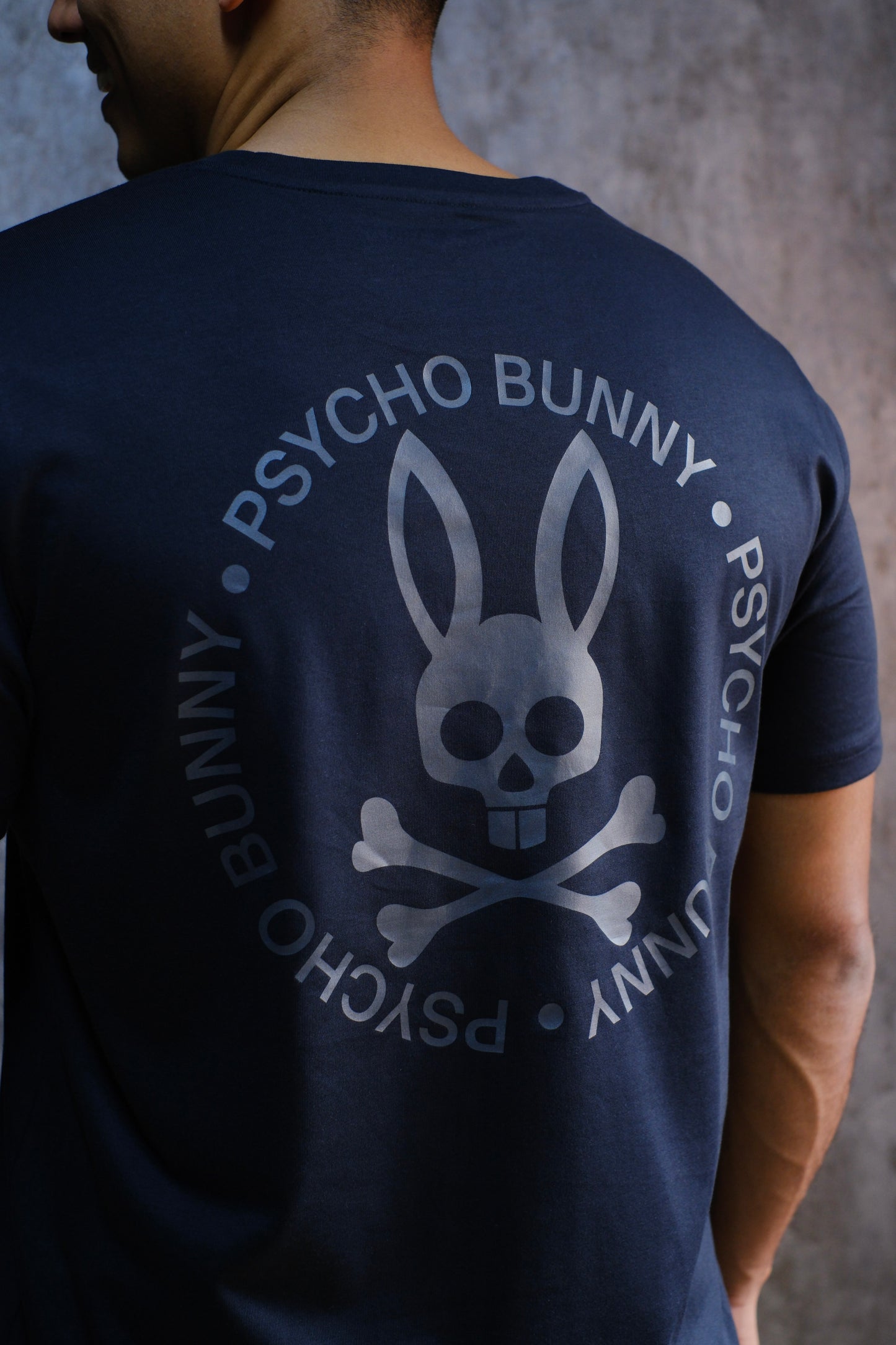 Camiseta PSY Negra logo Gris