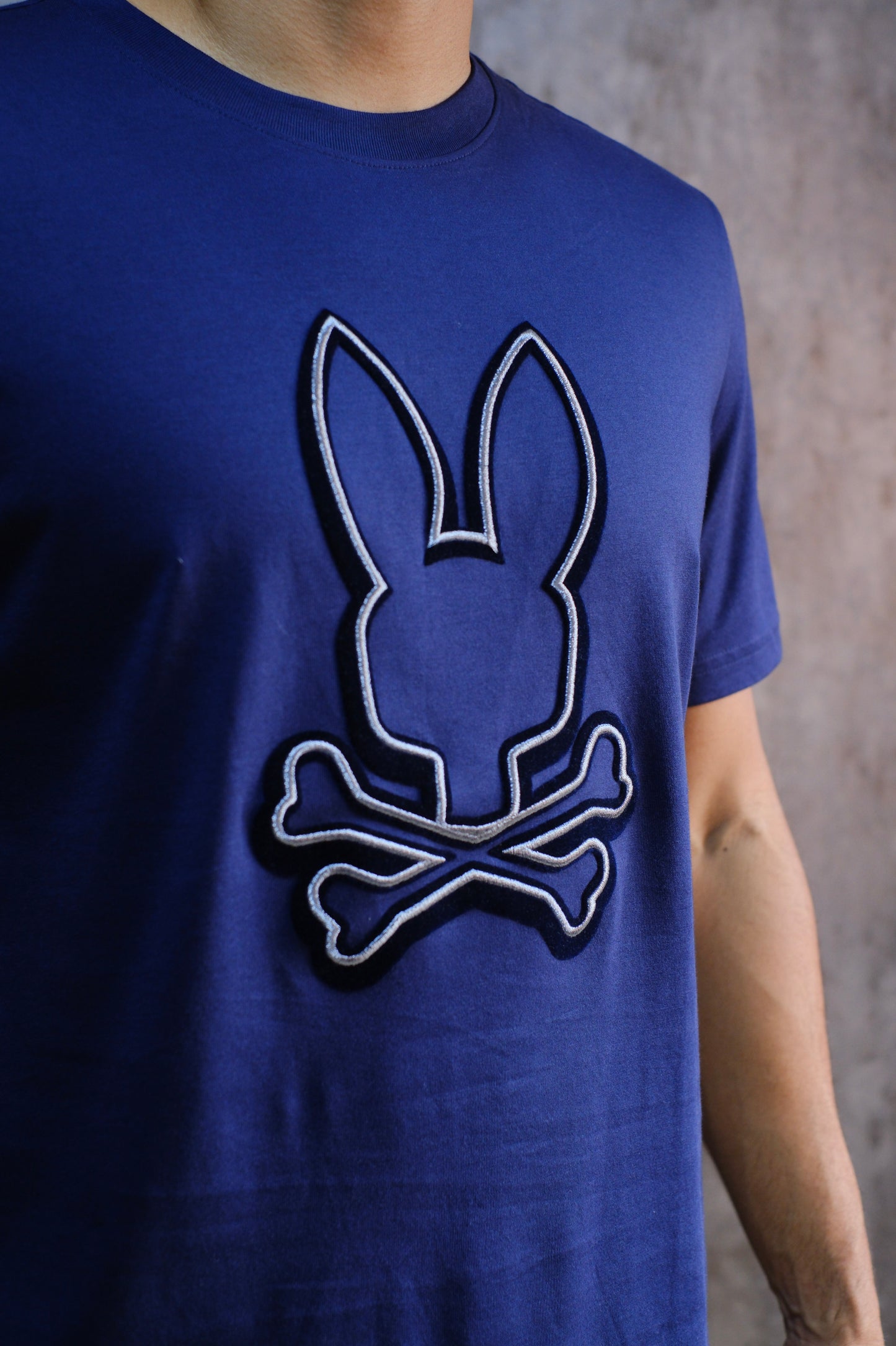 Camiseta PSY Azul Logo Bordado