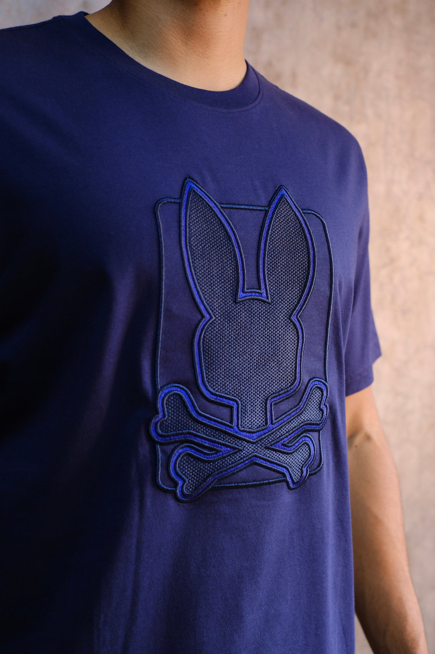 Camiseta PSY Azul Logo Bordado