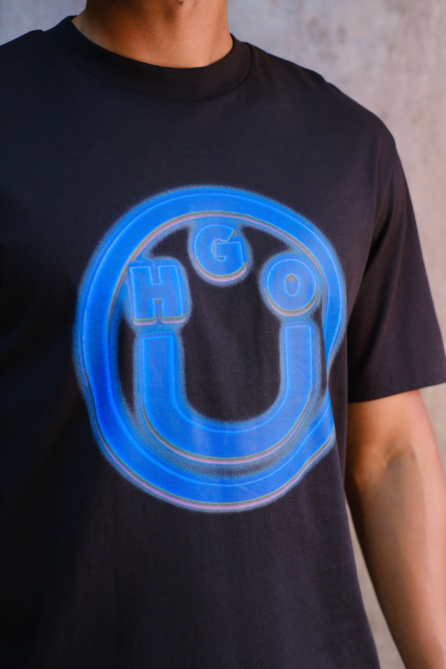 Camiseta HUG Negra Logo Azul