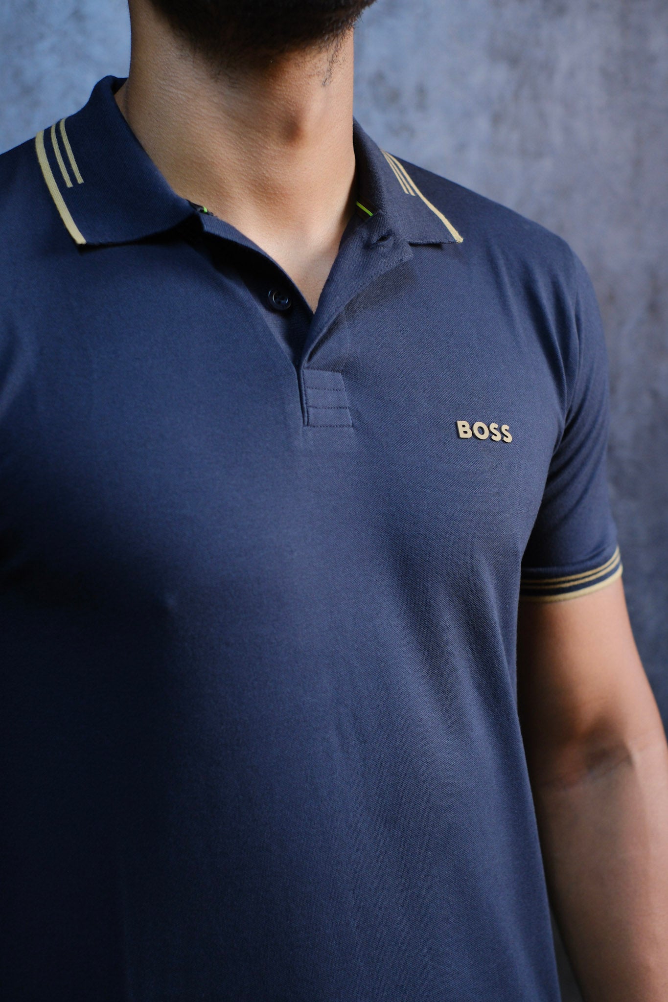 Polo HUG Azul Con Dorado